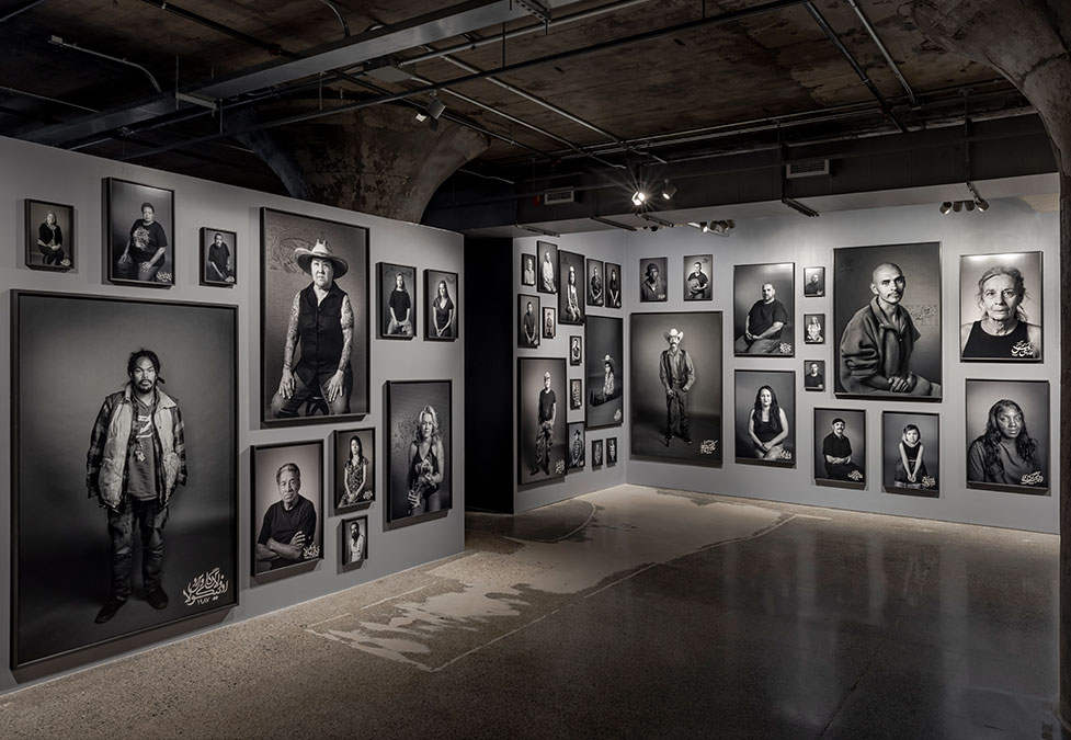 شیرین نشاط نمایشگاه موکا تورنتو Shirin Neshat Moka set up Toronto