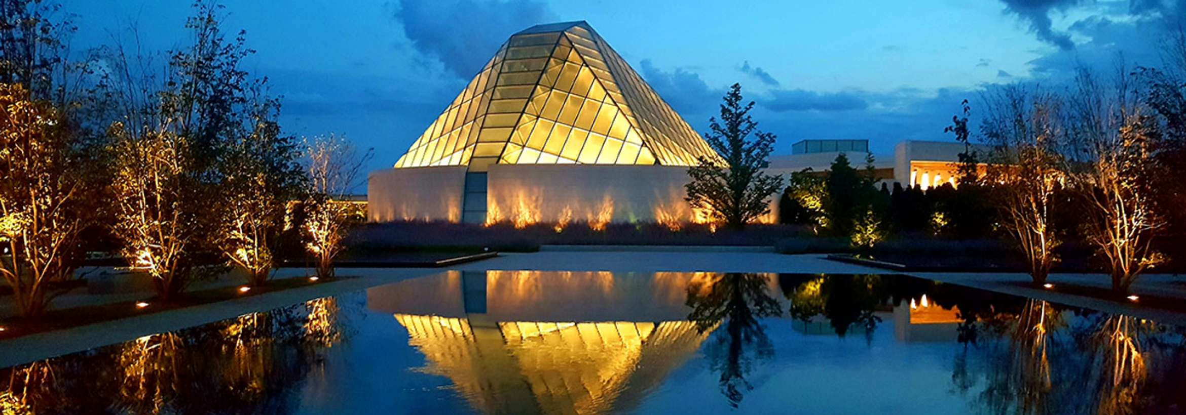 گنبد زرد میان آبی