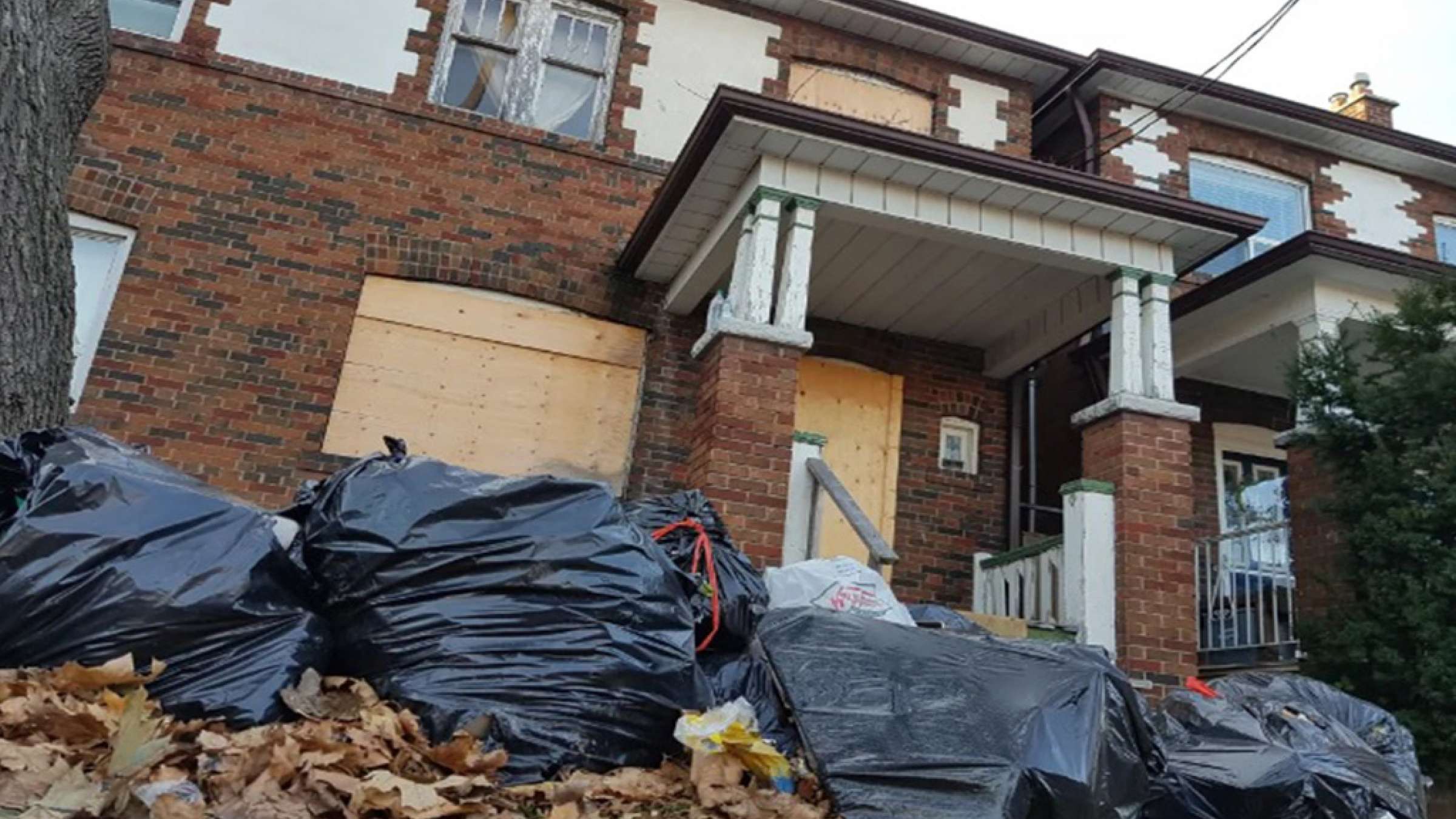 اخبار-تورنتو-این-خانه-میلیونی-را-100-هزار-دلار-بخرید اخبار-تورنتو-این-خانه-میلیونی-را-100-هزار-دلار-بخرید