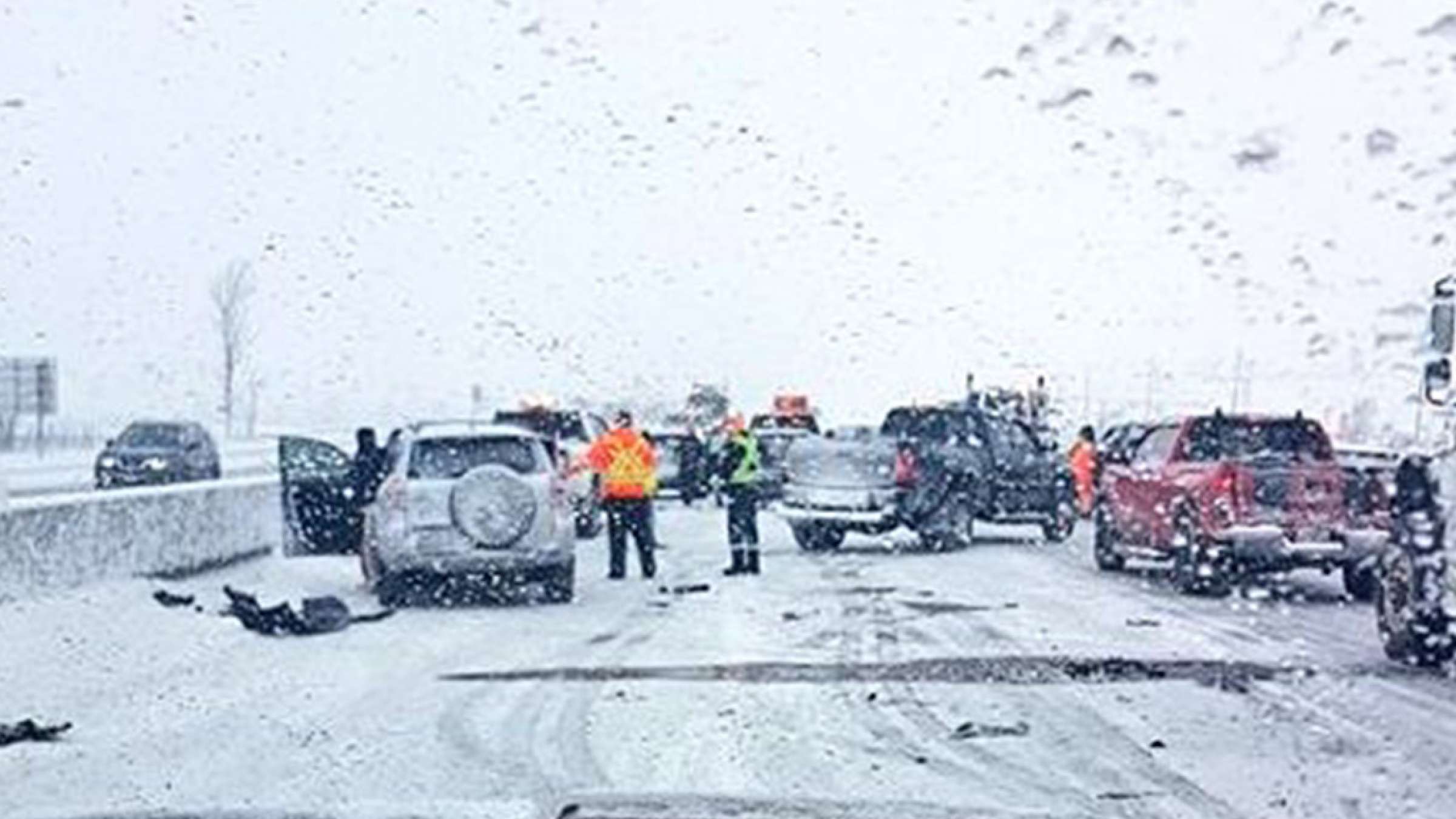 اخبار-تورنتو-تصادف-زنجیره-ای-50-خودرو-در-تورنتو