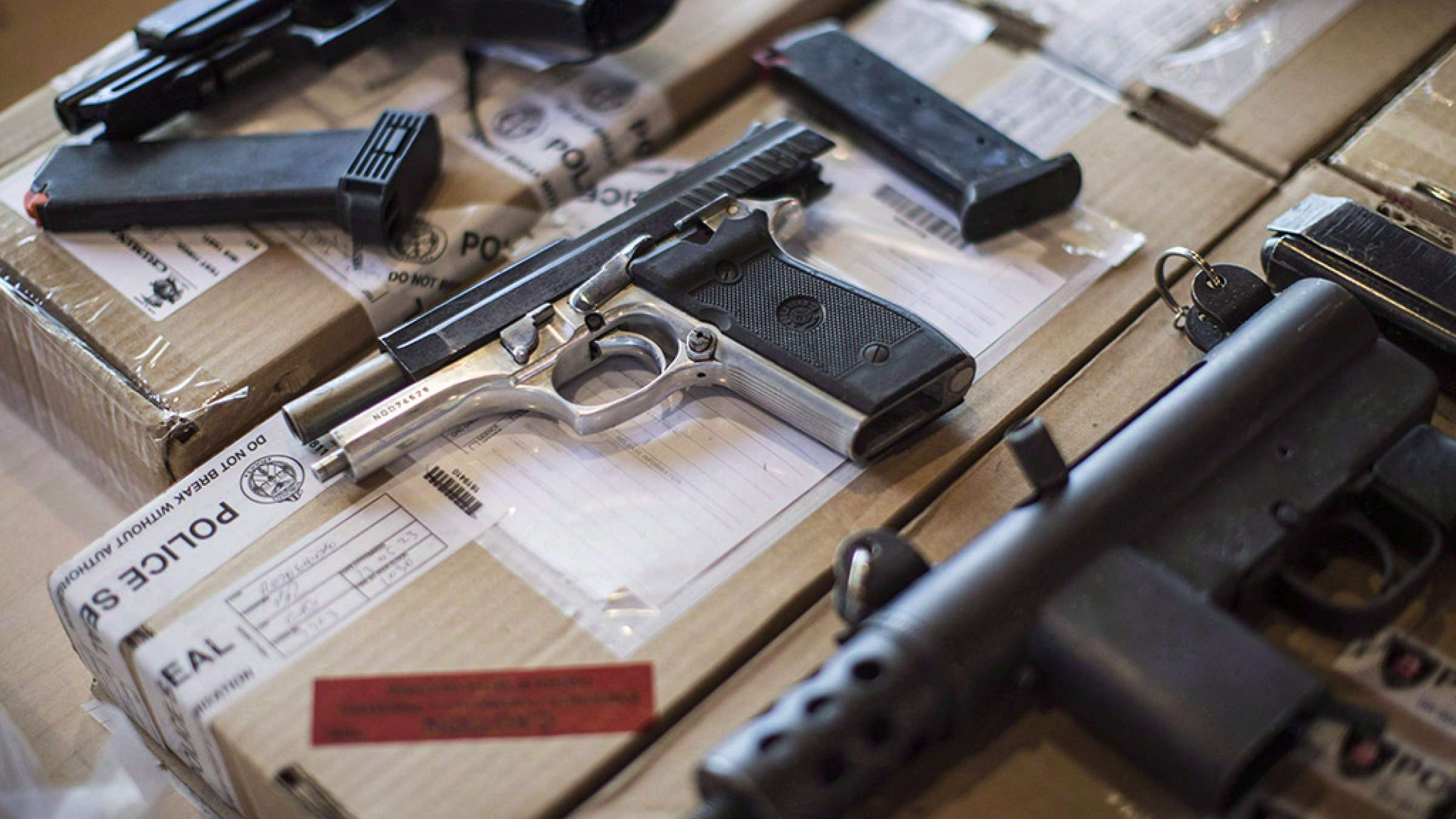 اخبار-تورنتو-دولت-فدرال-کانادا-به-کمک-پلیس-تورنتو-برای-کنترل-اسلحهکشی-میرود اخبار-تورنتو-دولت-فدرال-کانادا-به-کمک-پلیس-تورنتو-برای-کنترل-اسلحهکشی-میرود