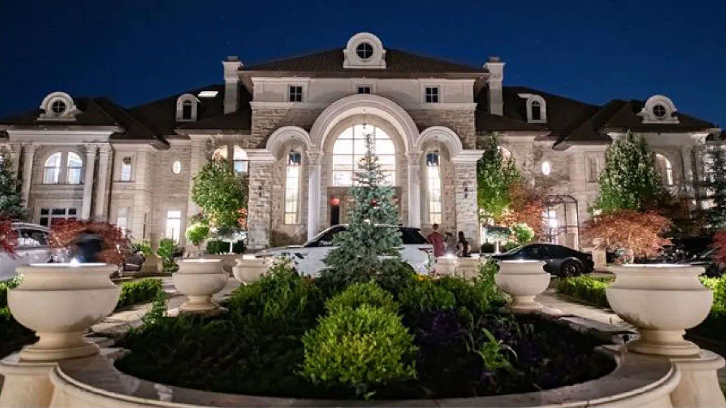 اخبار-تورنتو-شبیخون-پلیس-به-خانه-های-اعیانی-در-شمال-تورنتو-که-تبدیل-به-کازینو-و-اسپای-غیرمجاز-شده-بودند