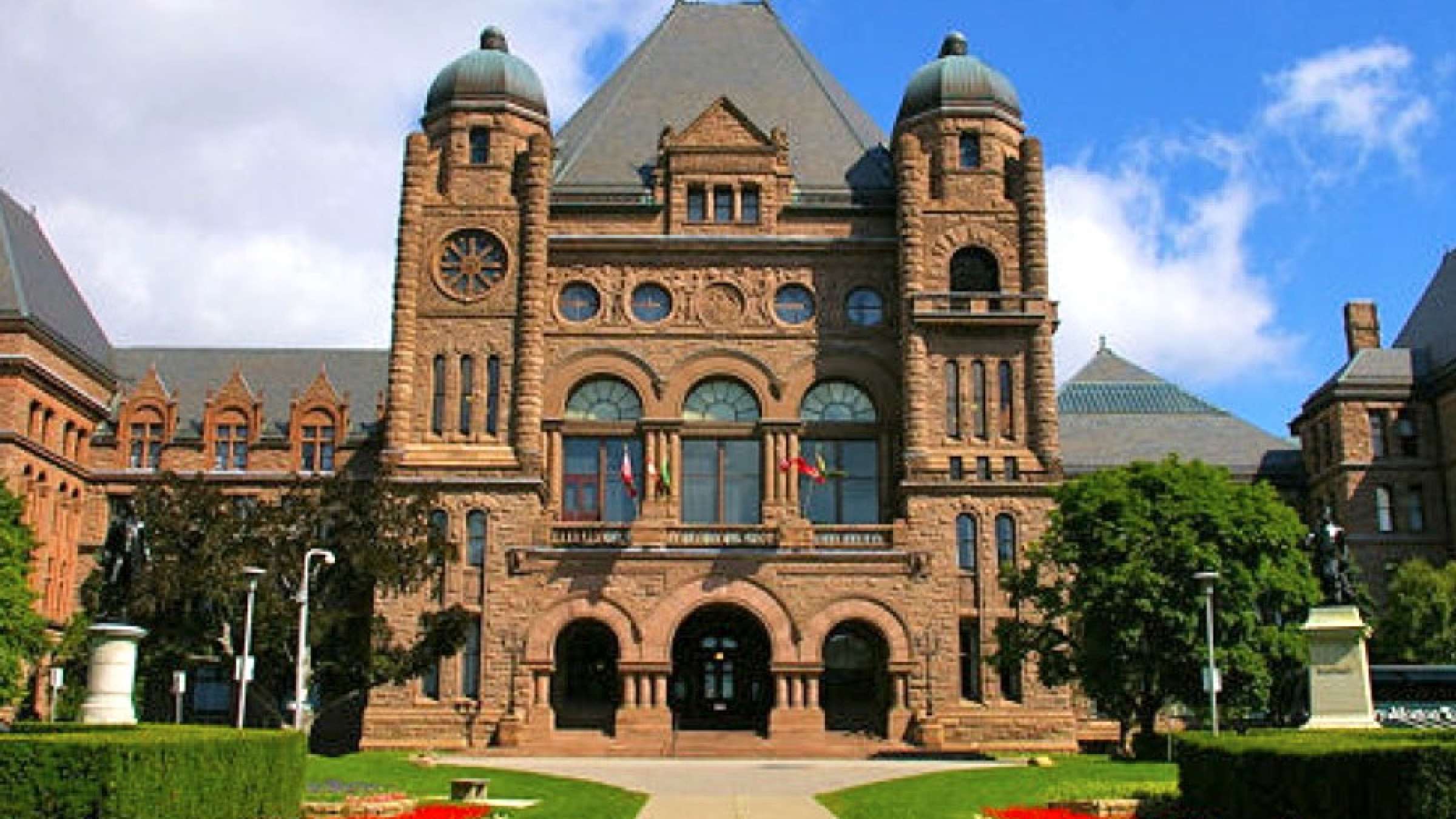 اخبار-تورنتو-مجلسیان-انتاریو-14-درصد-بیشتر-حقوق-می‌گیرند