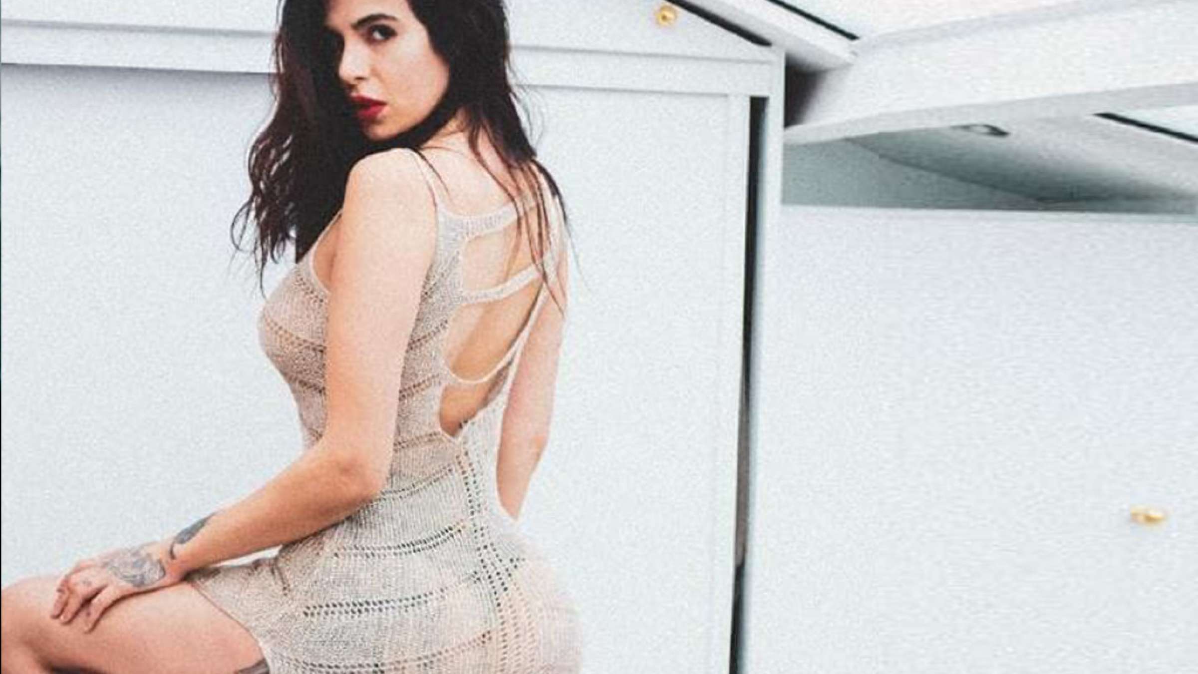 اخبار-جهان-مدل-برهنه-ایرانی-مجبور-به-فرار-شد اخبار-جهان-مدل-برهنه-ایرانی-مجبور-به-فرار-شد