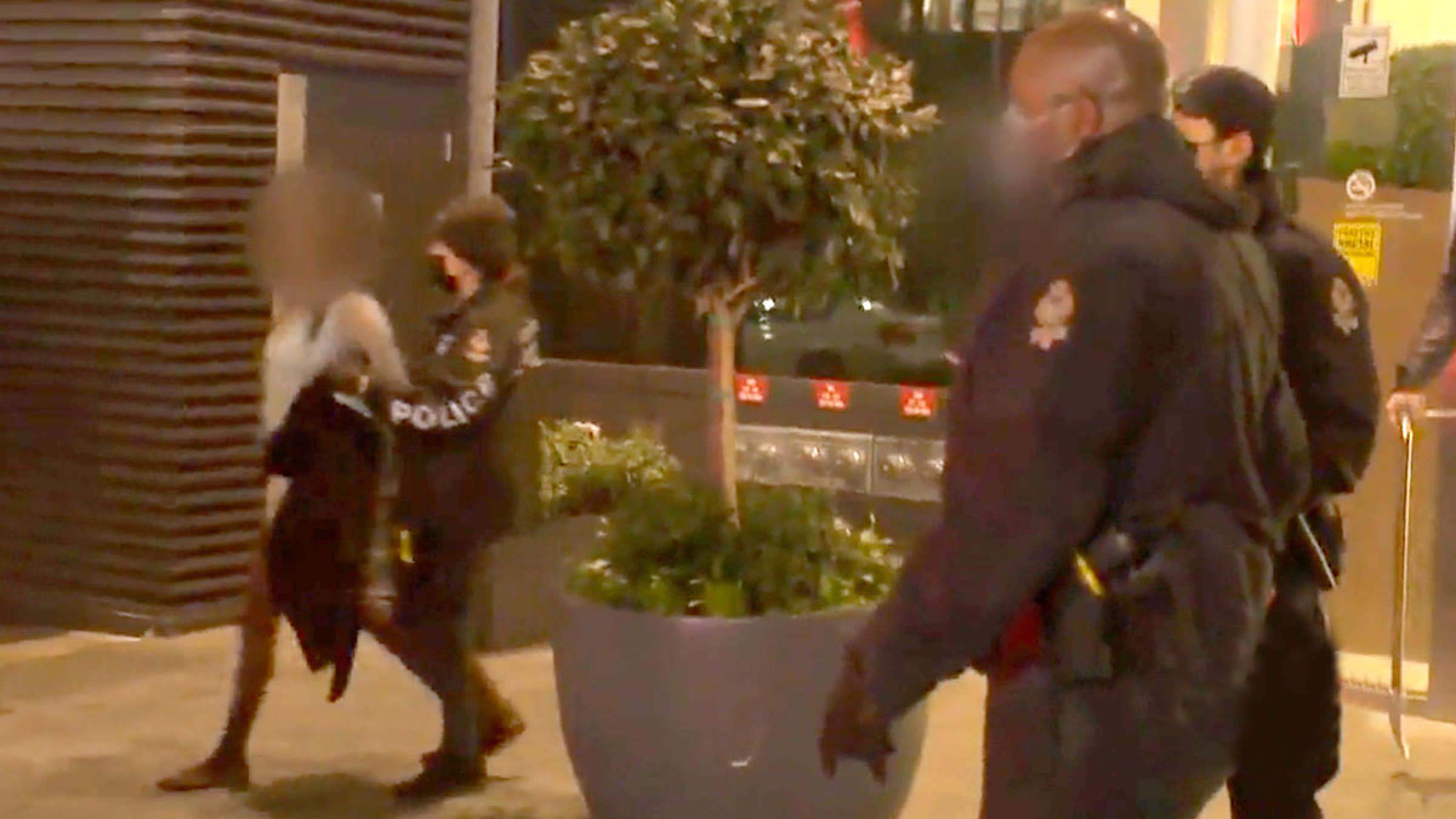 اخبار-کانادا-اتهامات-جدید-علیه-موثقی-ایرانی-ونکووری-که-در-کرونا-کلوپ-شبانه-راه-انداخته-بود اخبار-کانادا-اتهامات-جدید-علیه-موثقی-ایرانی-ونکووری-که-در-کرونا-کلوپ-شبانه-راه-انداخته-بود