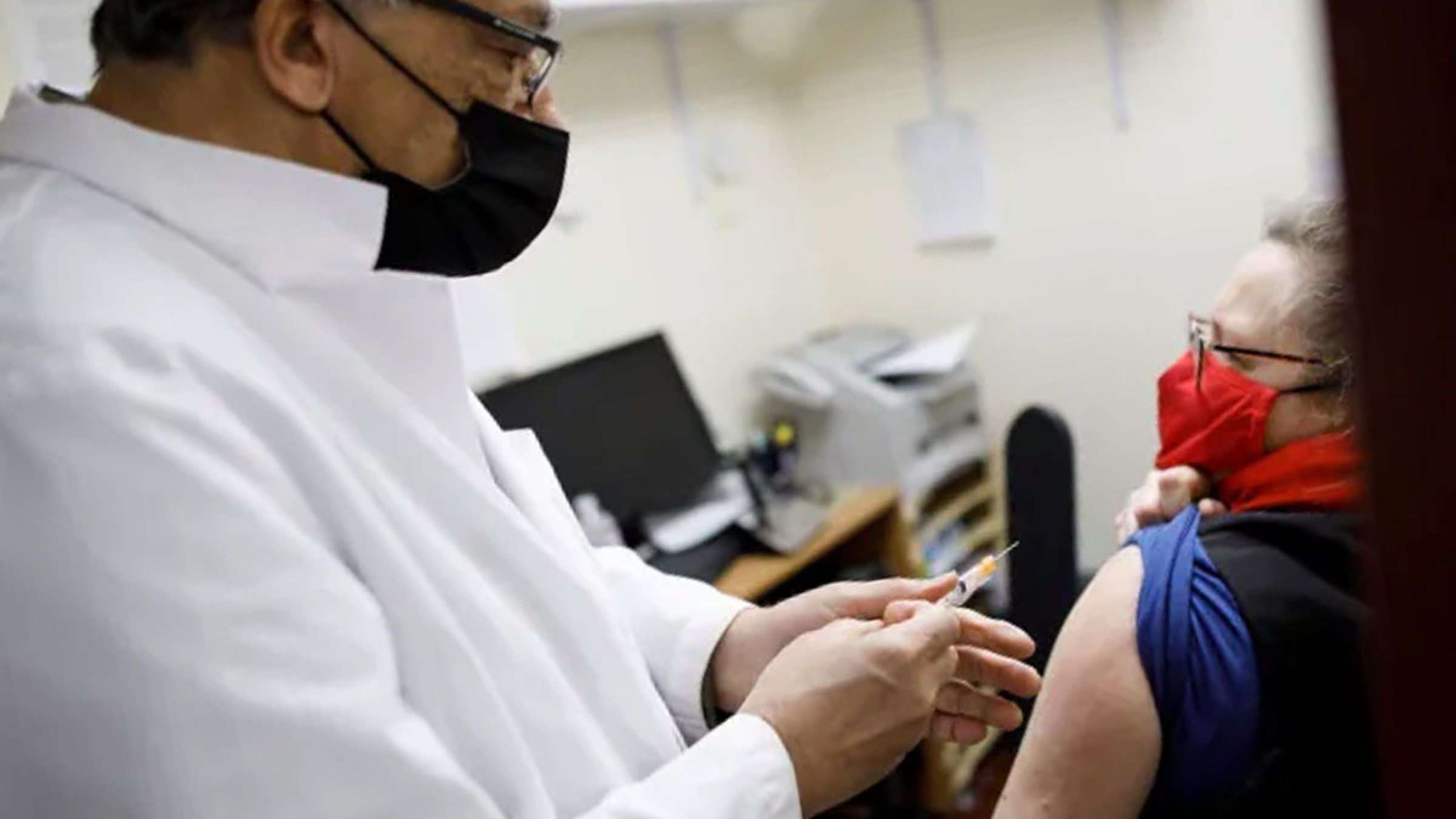 اخبار-کانادا-انتاریو-موج-سوم-کرونا-کانادا-آسترازنکا-را-بالای-۶۵-ساه-ها-توصیه-کرد اخبار-کانادا-انتاریو-موج-سوم-کرونا-کانادا-آسترازنکا-را-بالای-۶۵-ساه-ها-توصیه-کرد