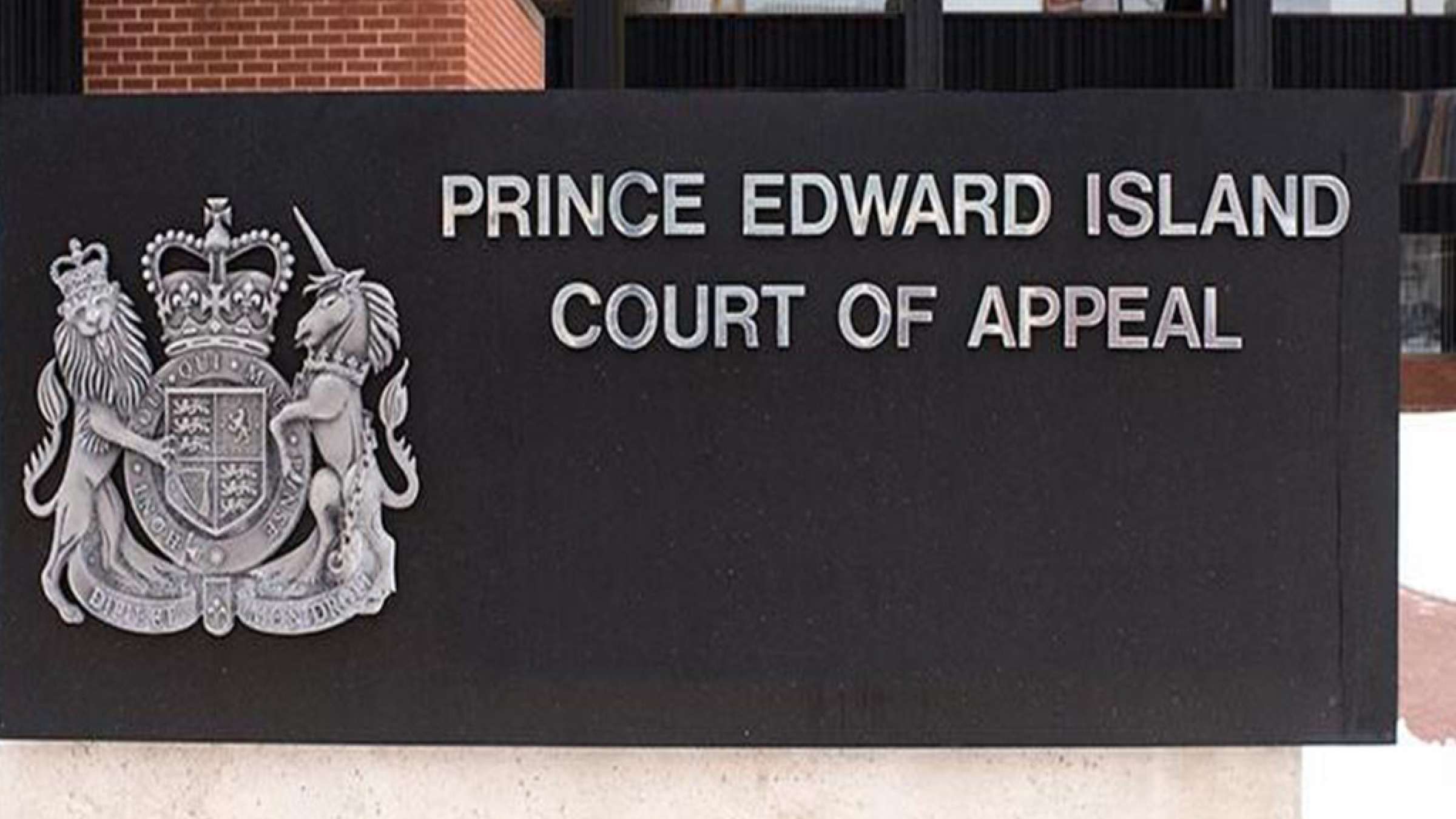 اخبار-کانادا-یک-سال-زندان-برای-زنی-که-به-یک-پسر-15-ساله-تجاوز-کرده-بود