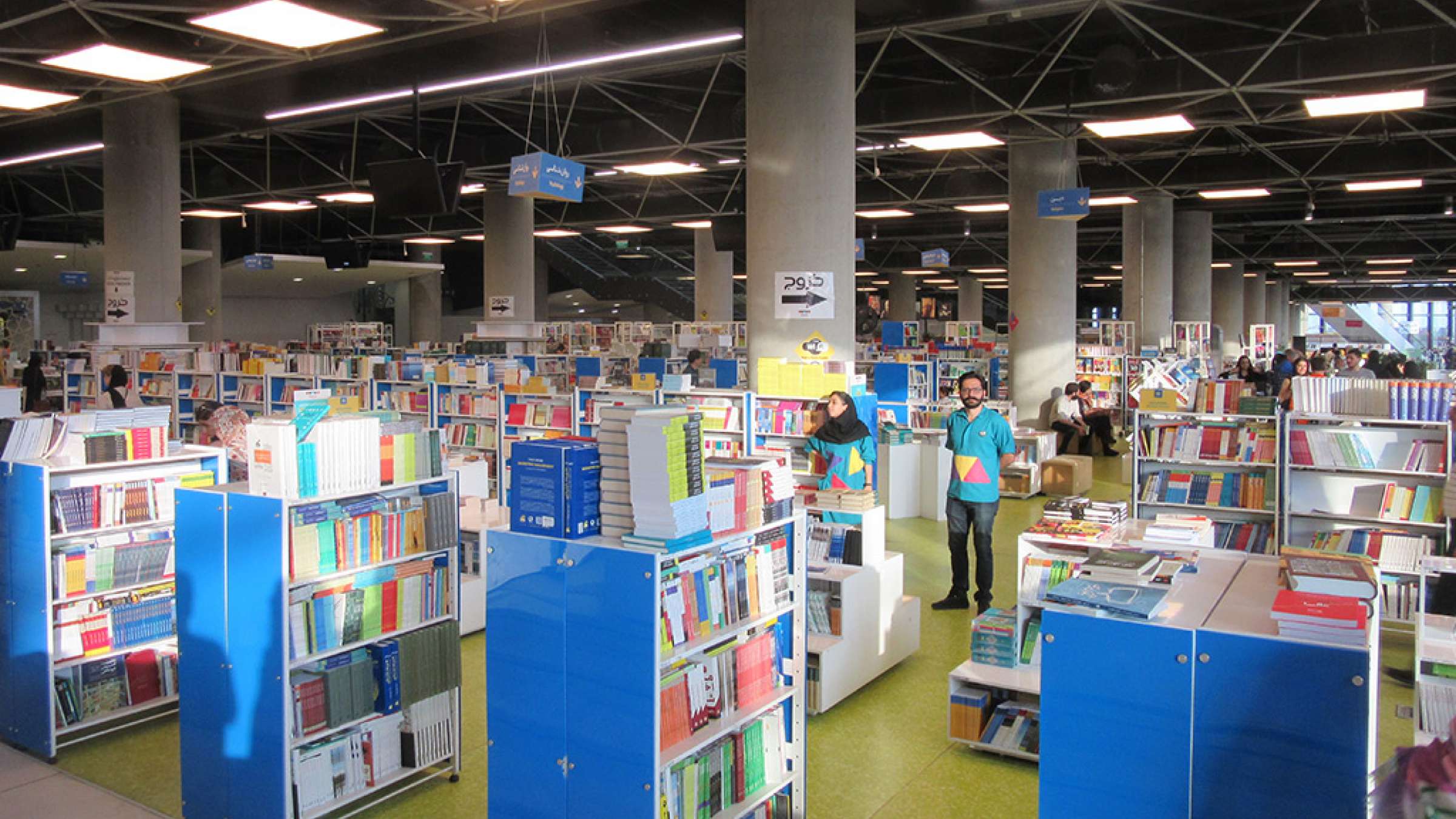 ادبیات-گل‌محمدی-تهران-با-ظاهری-زیبا-درونی-ناهنجار-و-جلوه‌هایی-امید‌بخش