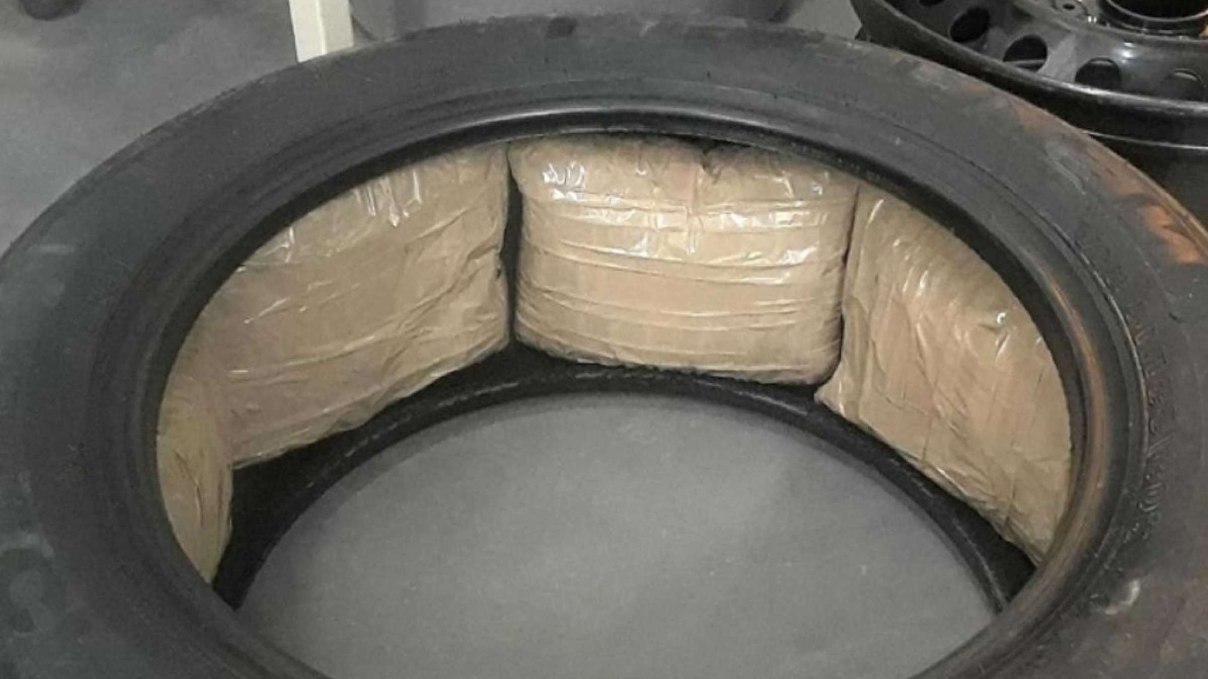 اشتباه-در-ارسال-محموله-مواد-مخدر-به-نمایشگاه-ماشین-رسید-تورنتو-اخبار