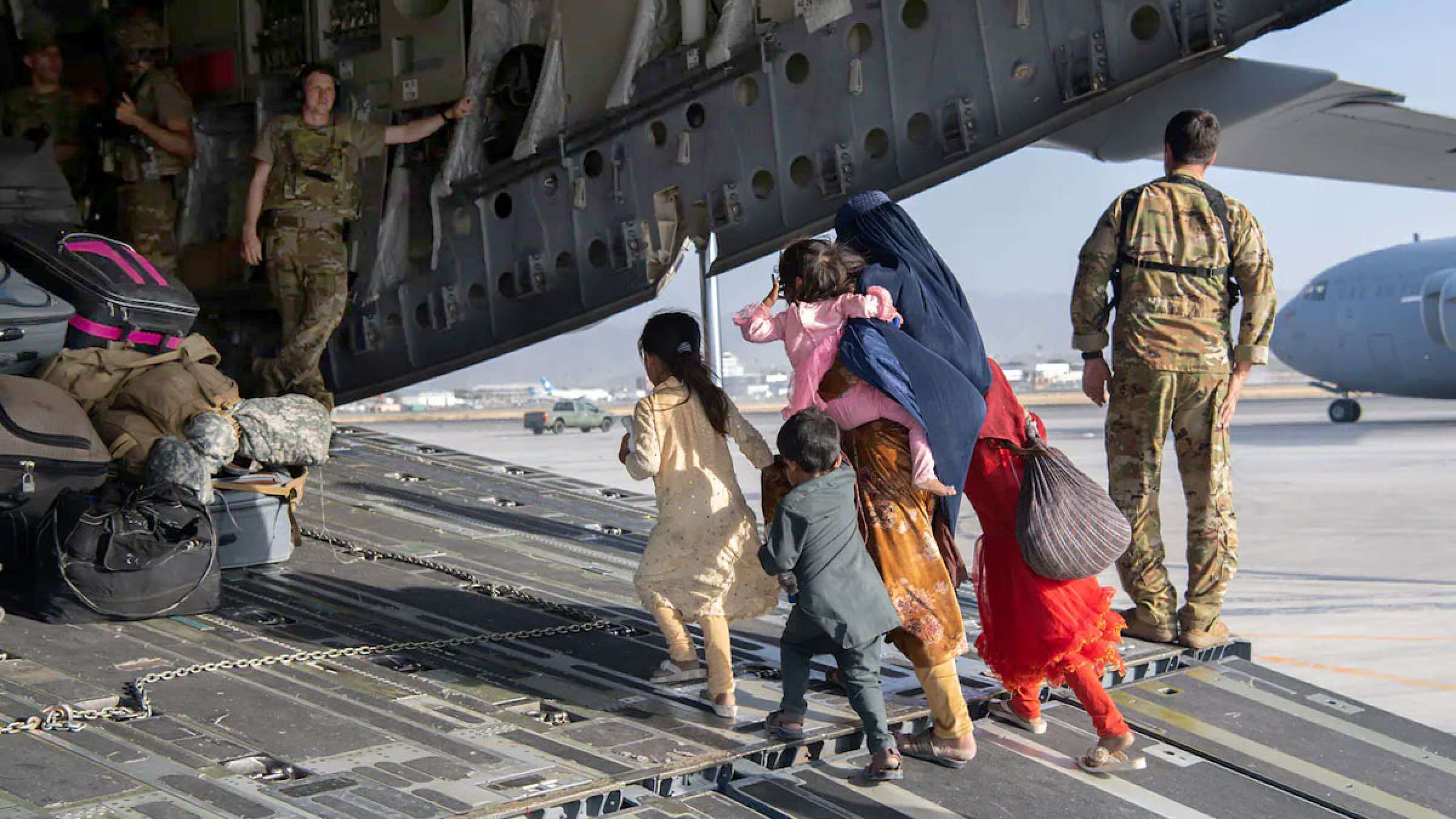 خبر-کانادا-انفجار-آخرین-پرواز-نظامی-کانادا-از-افغانستان-چه-کسانی-جا-ماندند-چه-می-کنند خبر-کانادا-انفجار-آخرین-پرواز-نظامی-کانادا-از-افغانستان-چه-کسانی-جا-ماندند-چه-می-کنند