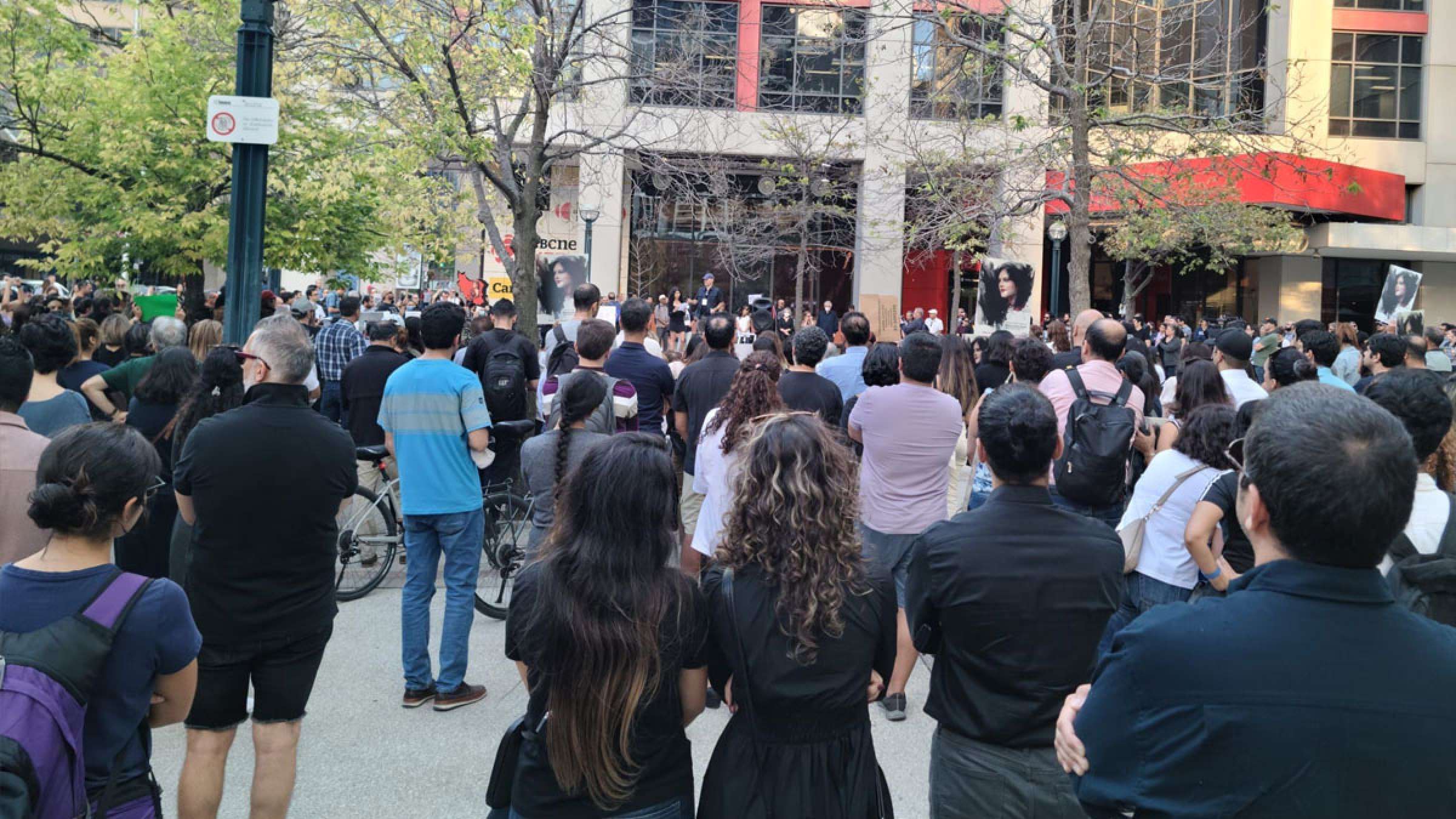 خبر-کانادا-برگزاری-گردهمایی-حمایت-یادبود-مهسا-امینی-در-مرکز-شهر-تورنتو خبر-کانادا-برگزاری-گردهمایی-حمایت-یادبود-مهسا-امینی-در-مرکز-شهر-تورنتو