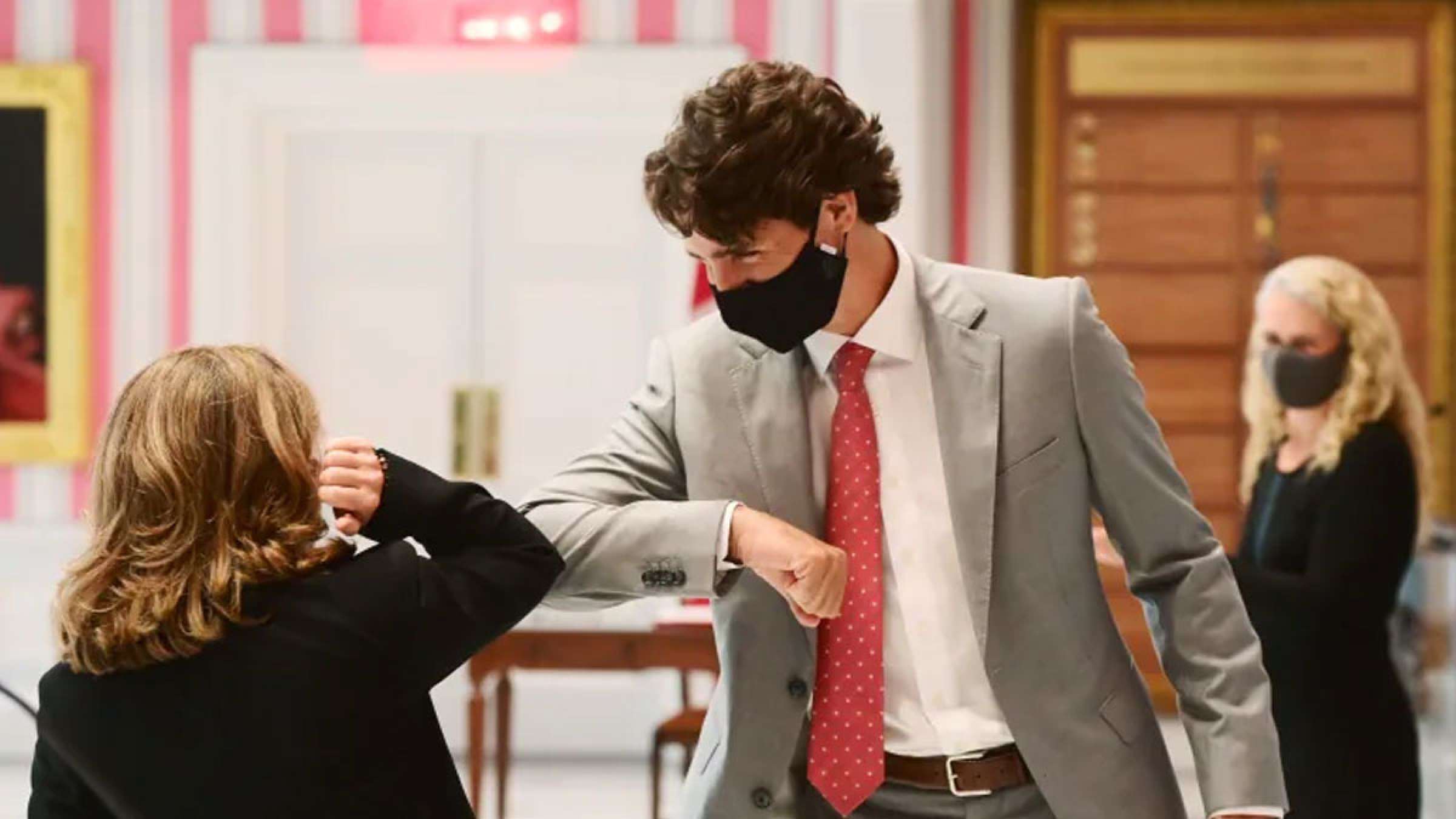 ترودو فردا وزرایش را معرفی میکند؛ هر آنچه باید از مزایا و ویژگیهای یک وزیر کانادایی بدانید اینجاست ترودو فردا وزرایش را معرفی میکند؛ هر آنچه باید از مزایا و ویژگیهای یک وزیر کانادایی بدانید اینجاست