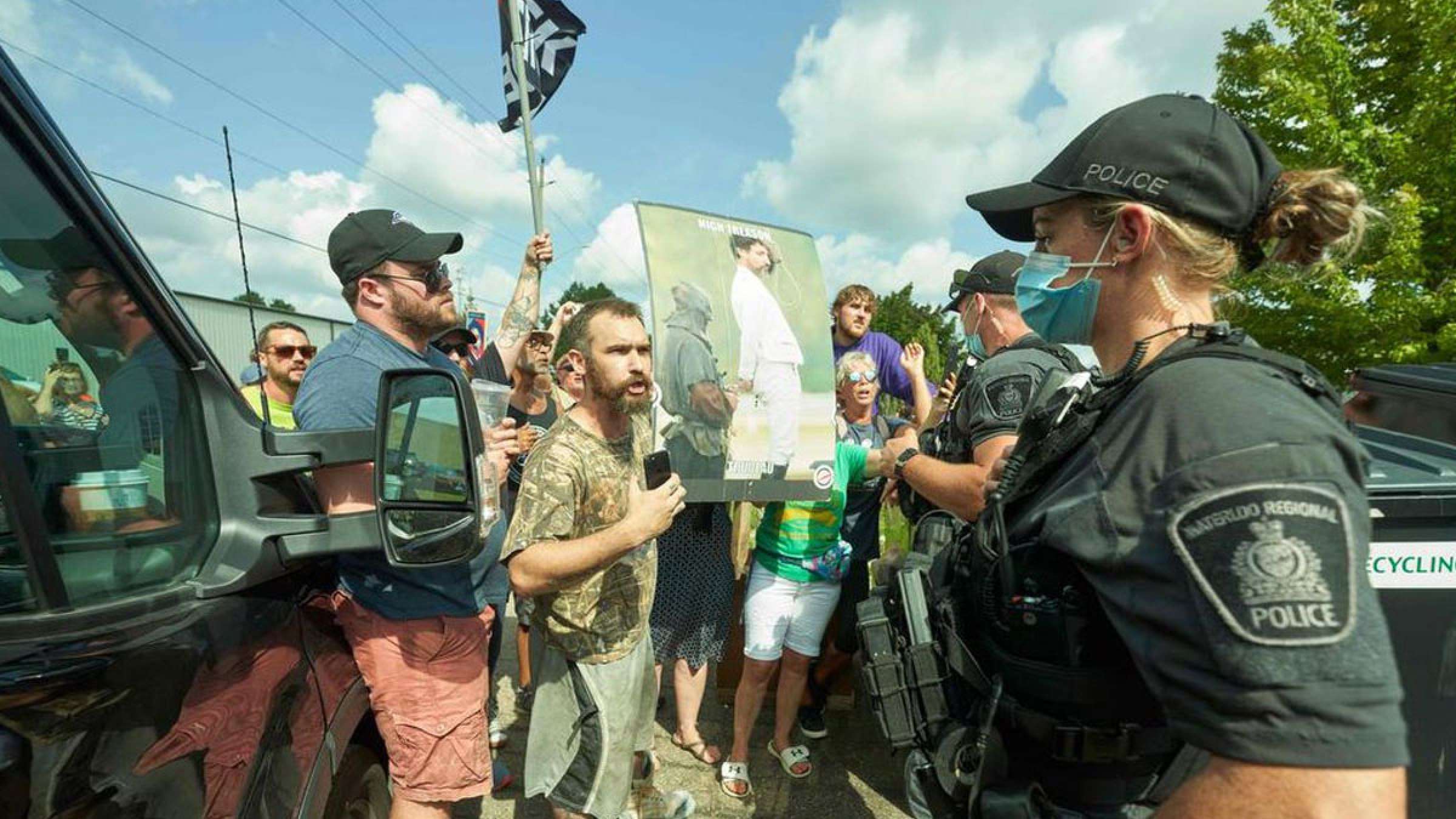 خبر-کانادا-دستگیری-مرد-برهم-زننده-کمپین-ترودو-عضو-ارشد-حزب-مردم-سنگ-اخراج-شد