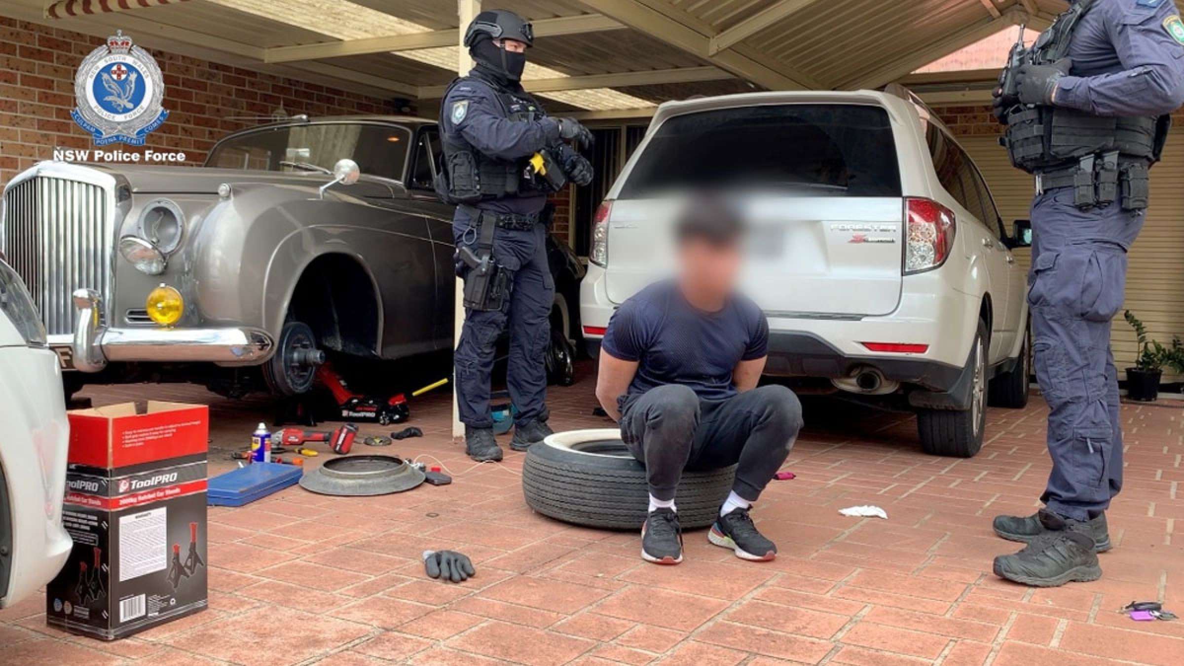 خبر-کانادا-دستگیری-کانادایی-۱۴۰-میلیون-دلار-کوکائین-متیل-آمفتامین-خودرو-عتیقه-بنتلی-استرالیا