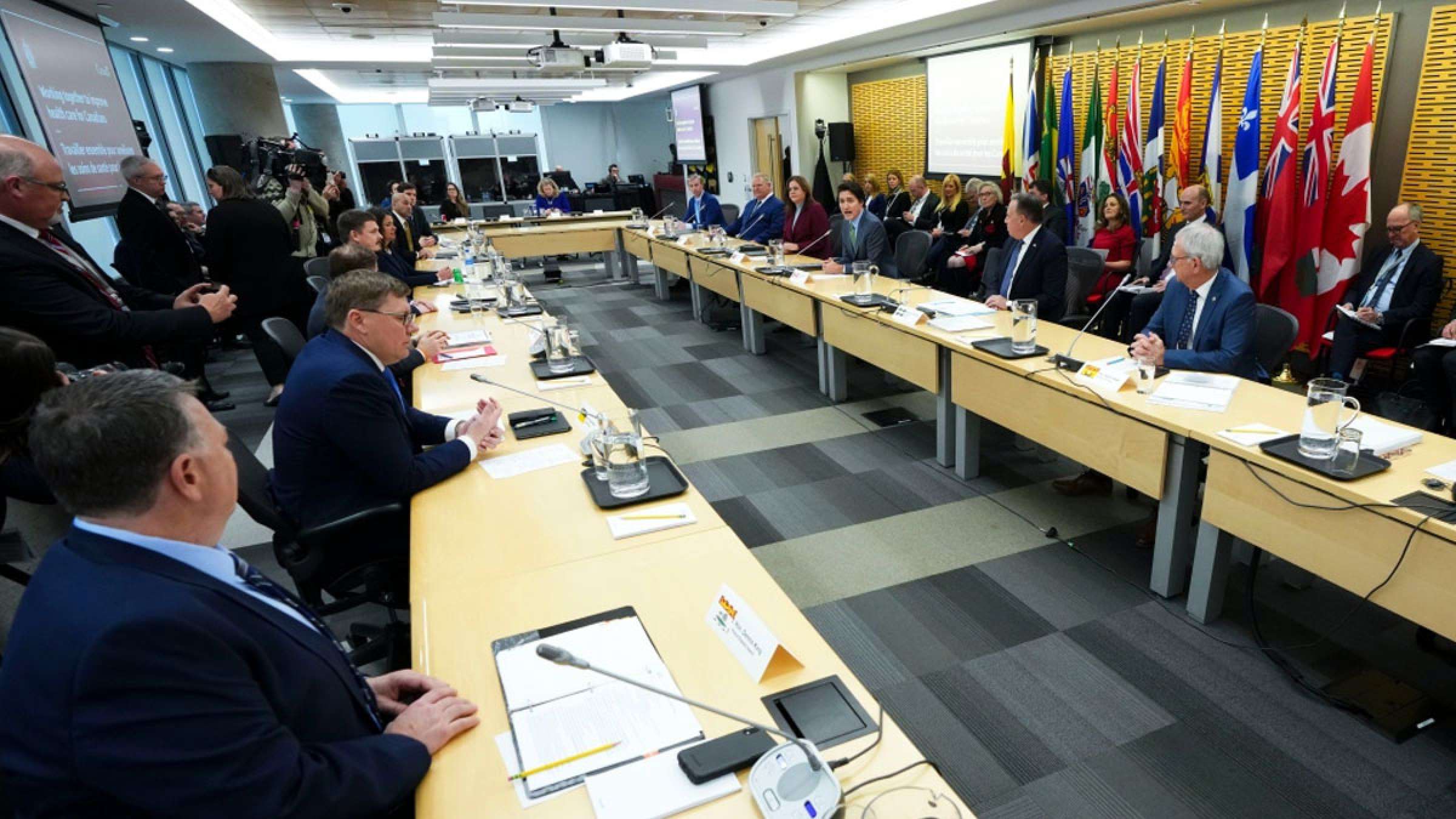 خبر-کانادا-نخست-وزیران-استانی-پیشنهاد-دریافت-پول-بیشتر-ترودو-مخارج-پزشکی-خدمات-پذیرفتند