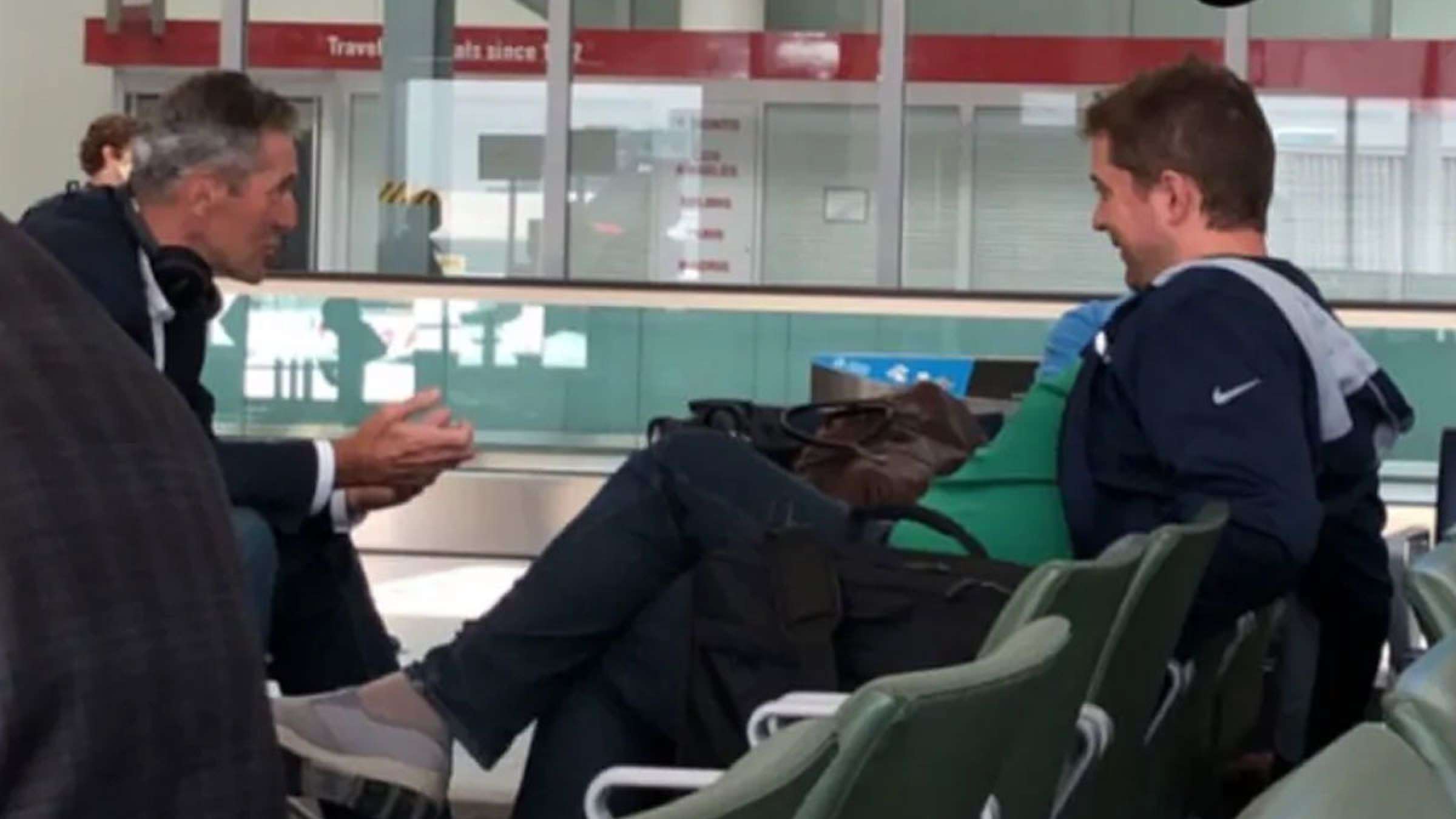 شییر-بدون-ماسک-در-فرودگاه-تورنتو-دیده-شد