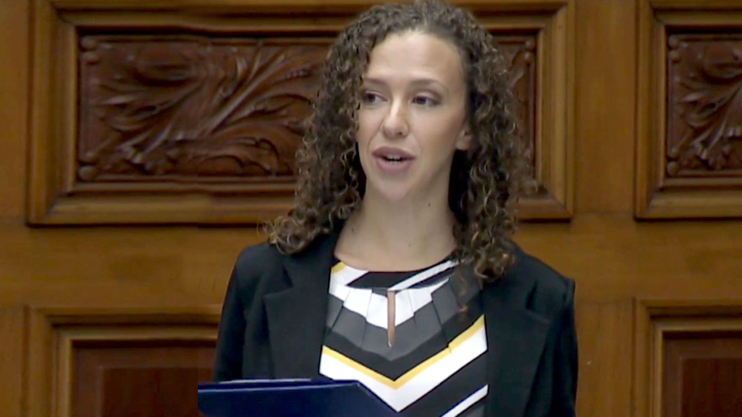 نماینده-کرونا-گرفته-واکسن-نزده-که-از-مجلس-بیرون-نمی-رفت-به-زور-از-مجلس-اخراج-شد نماینده-کرونا-گرفته-واکسن-نزده-که-از-مجلس-بیرون-نمی-رفت-به-زور-از-مجلس-اخراج-شد