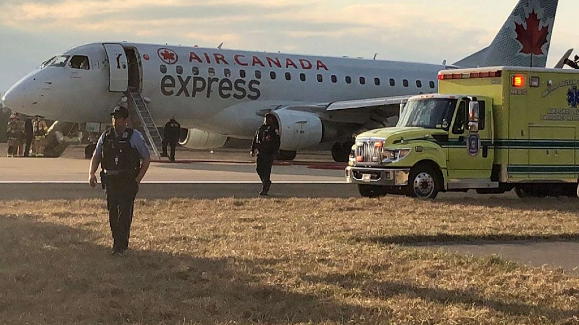 news-aircanada-emergency-land news-aircanada-emergency-land