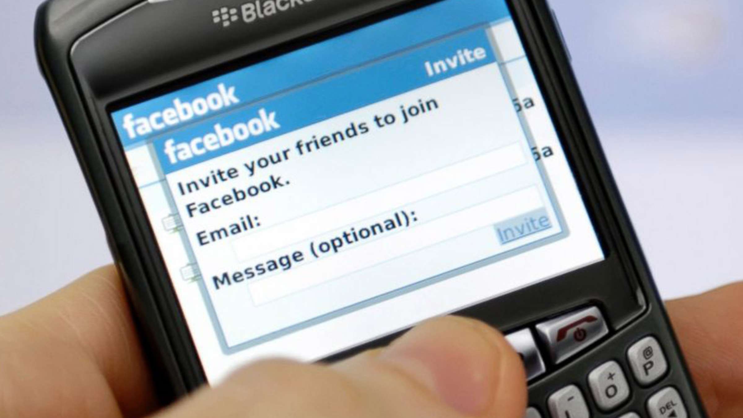 news-economy-blackbery-fb