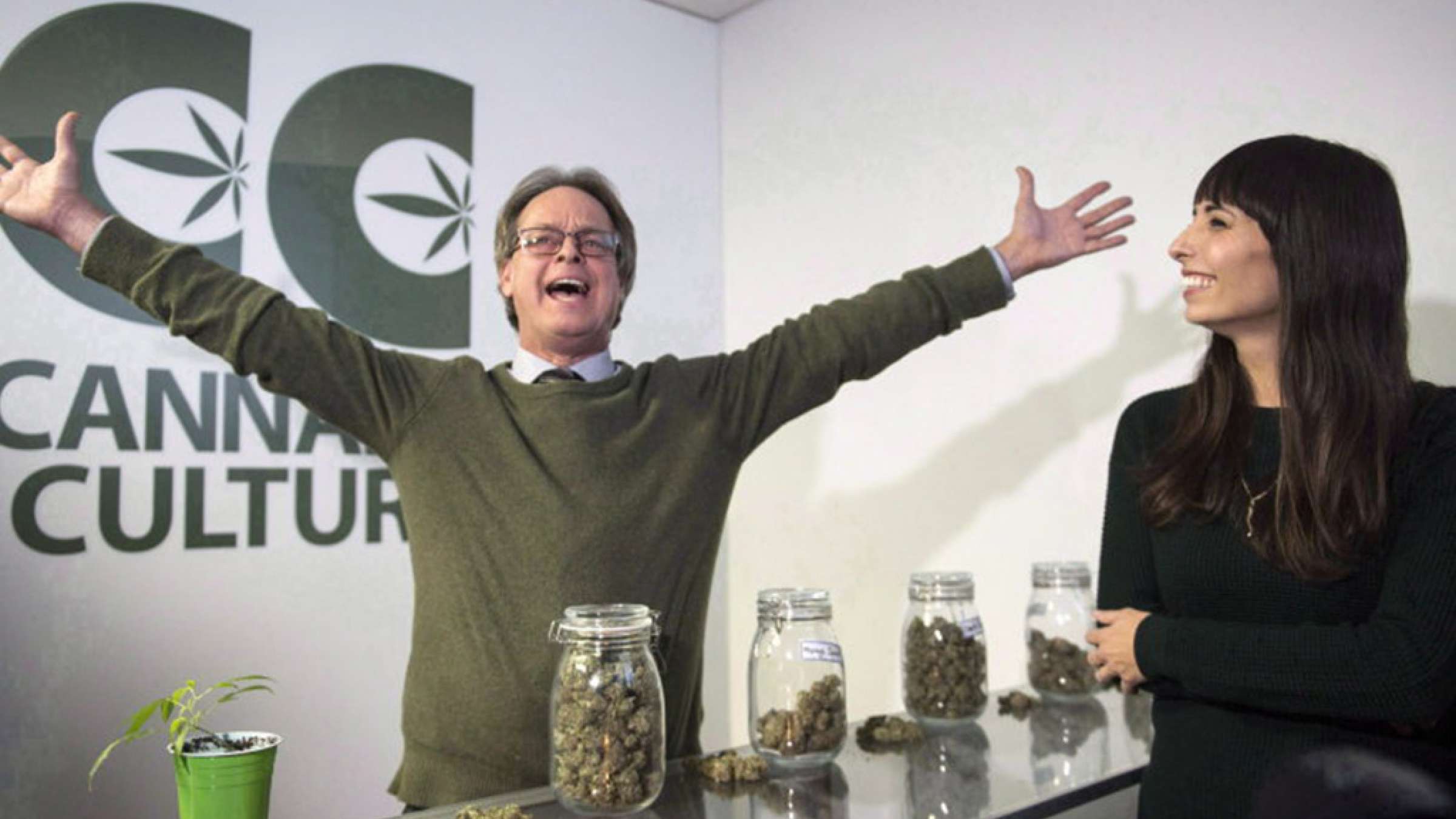 news-soltan-marijoana-canada-sue