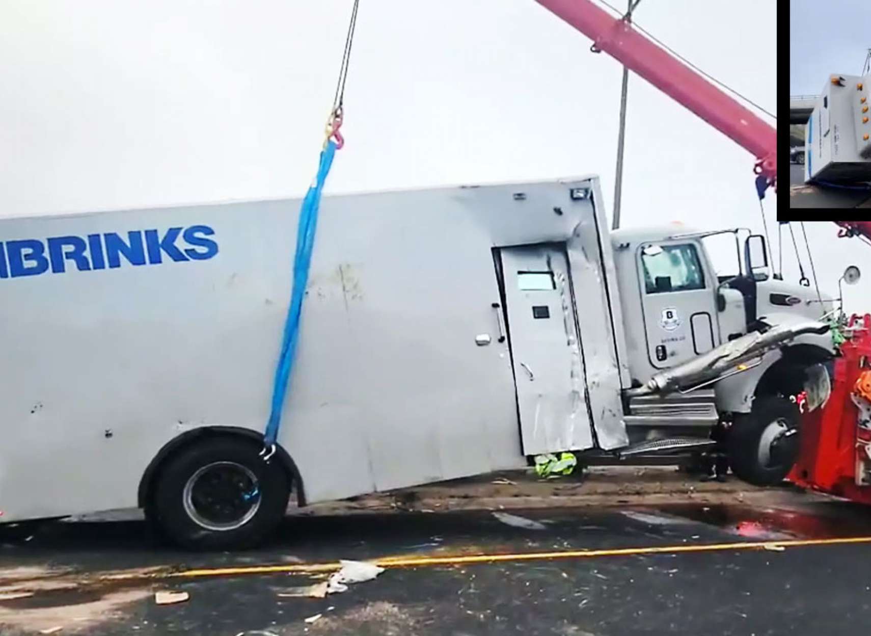 خبر-تورنتو-آخرین-دو-خبر-عجیب-سال-۲۰۲۱-واژگونی-کامیون-طلا-نقره-کشف-تمساح-و-مار-مُرده