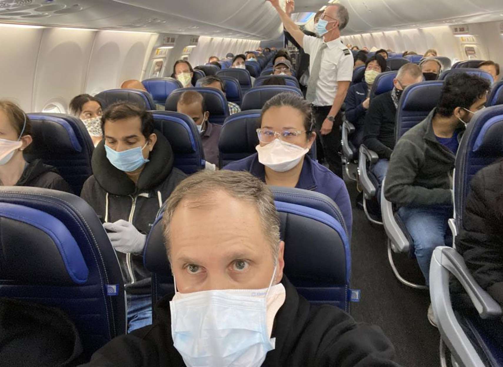 اخبار-آمریکا-مرگ-یک-مسافر-در-پرواز-هواپیمایی-آمریکا-احتمالا-کرونا-داشت