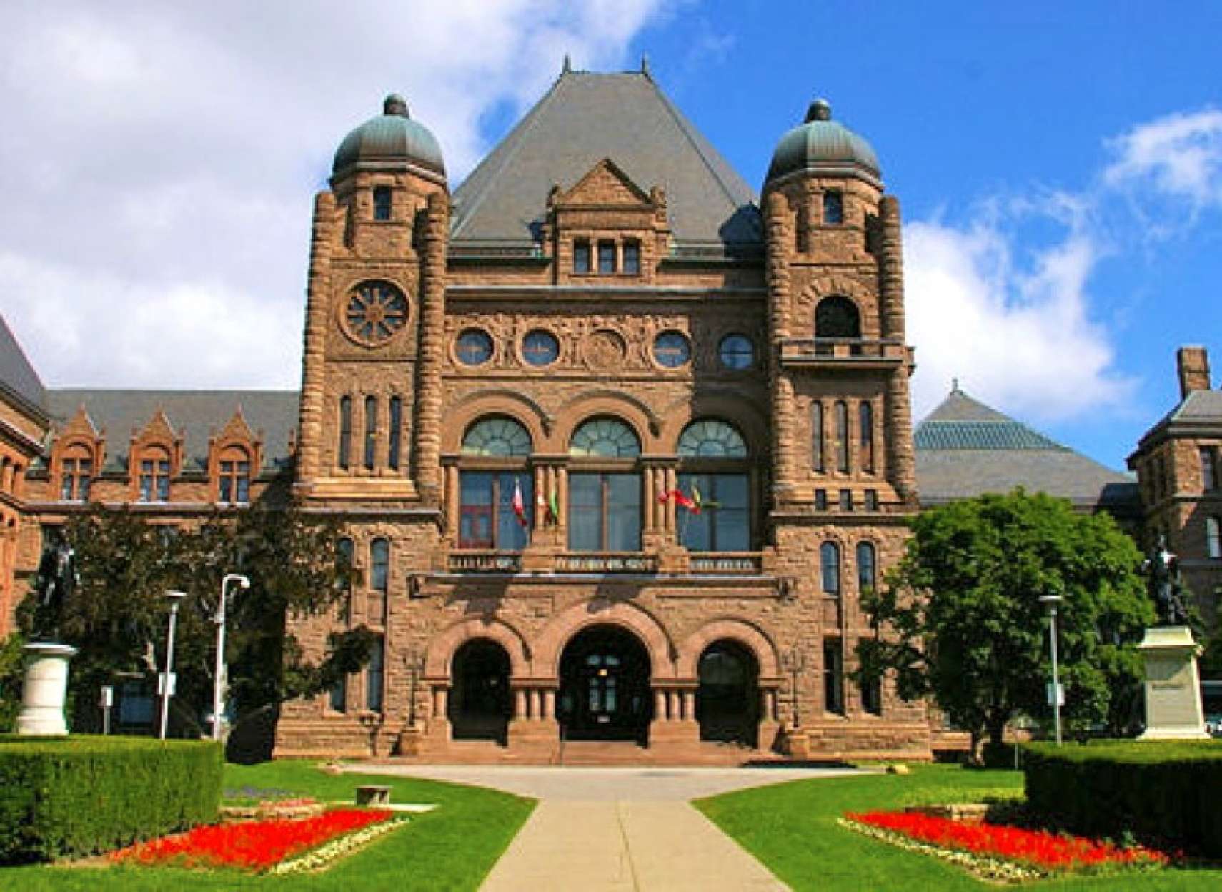 اخبار-تورنتو-مجلسیان-انتاریو-14-درصد-بیشتر-حقوق-می‌گیرند