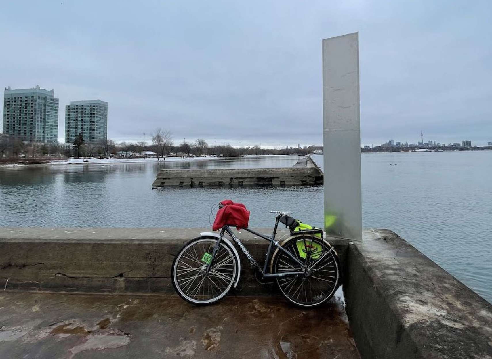 اخبار-تورنتو-مونولیت-اول-تورنتو-غیب-شد-مونولیت-دوم-چند-صد-متر-آن-طرف-تر-پیدا-شد