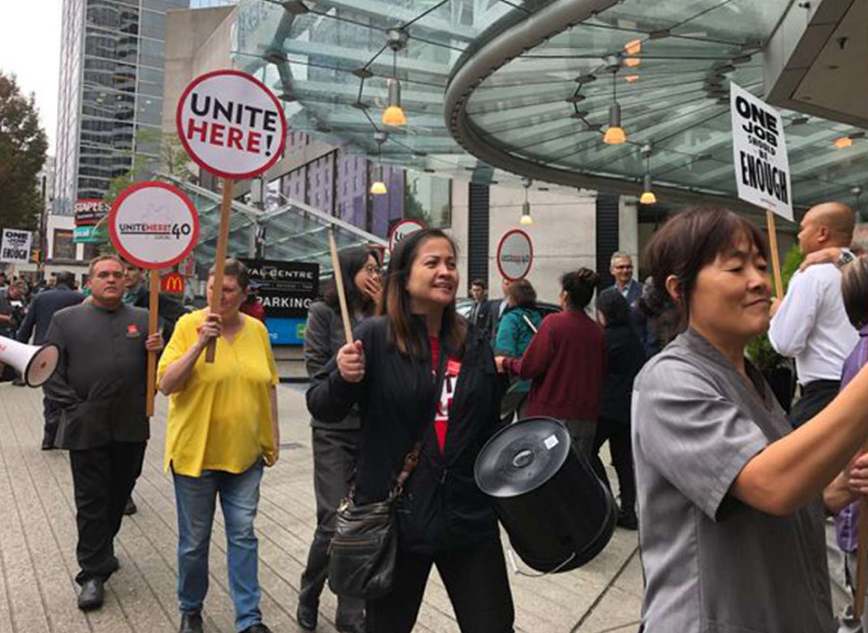 اخبار-کانادا-اعتصاب-کارگران-1000-هتل-لوکس-در-ونکوور