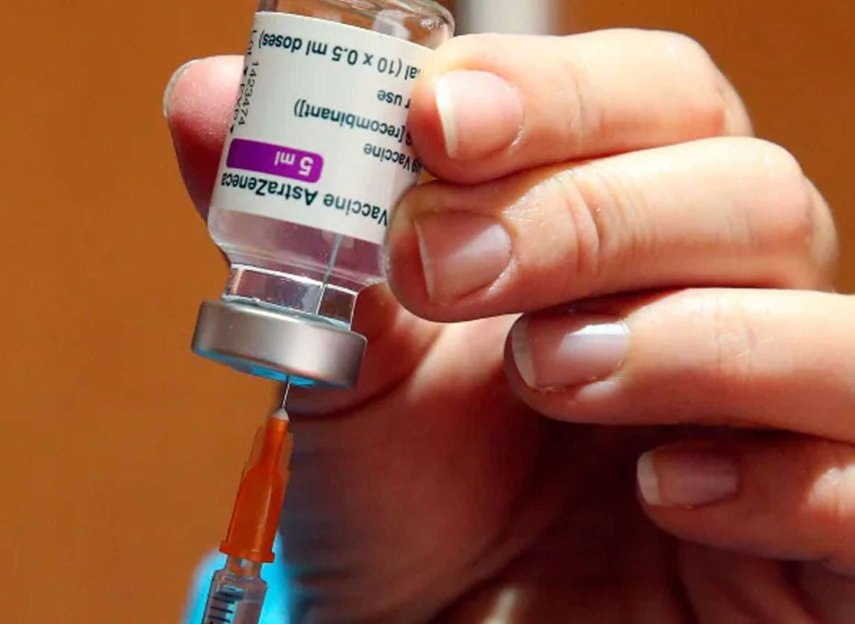 اخبار-کانادا-اولین-مورد-لخته-شدن-خون-نادر-پس-از-واکسن-آسترزنکا-را-تأیید-کرد