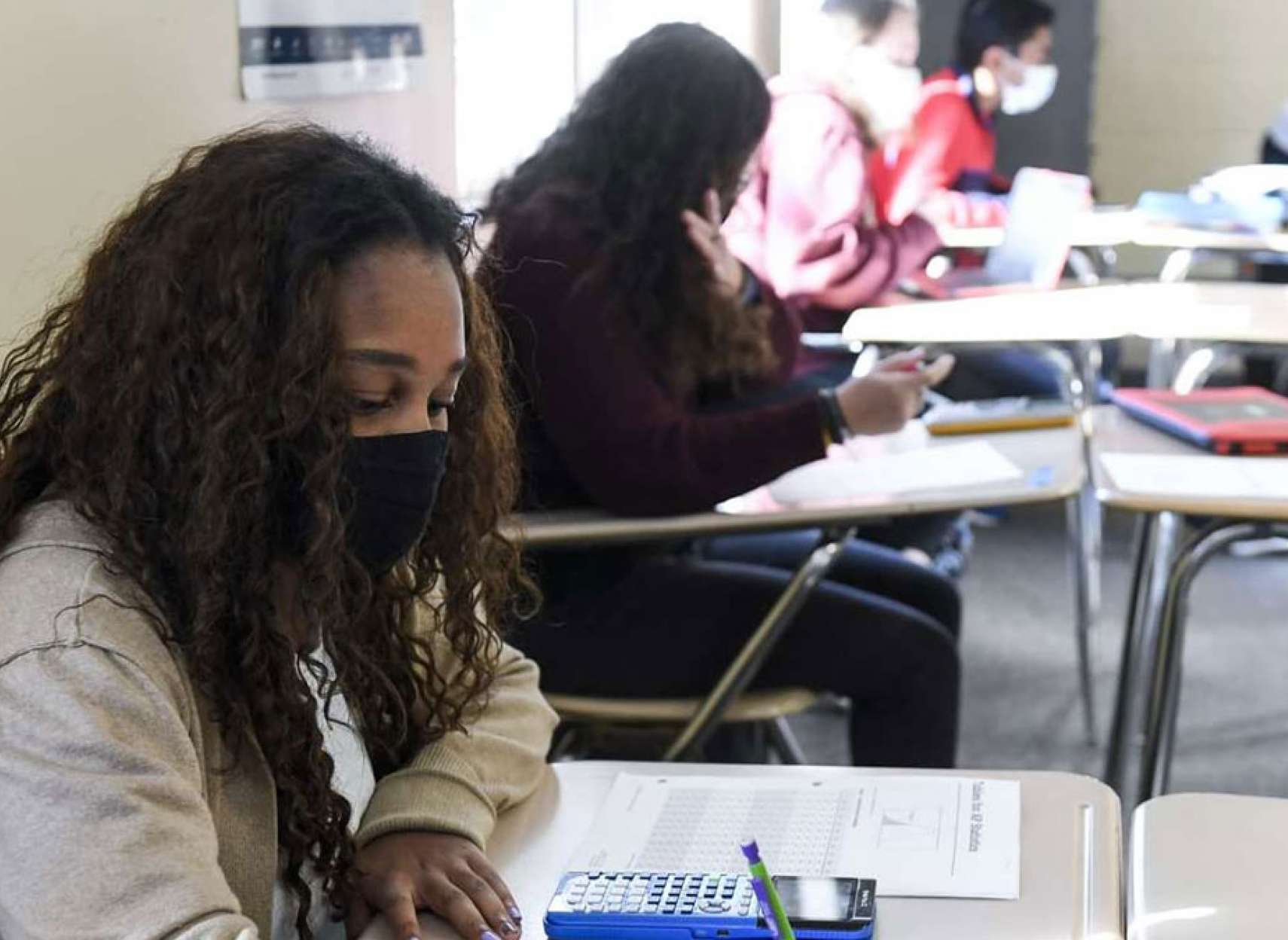 اخبار-کانادا-بهداشت-آمریکا-فاصله-فیزیکی-۱-متری-برای-کودکان-کافی-است-کرونا-به-جان-جوانان-افتاد