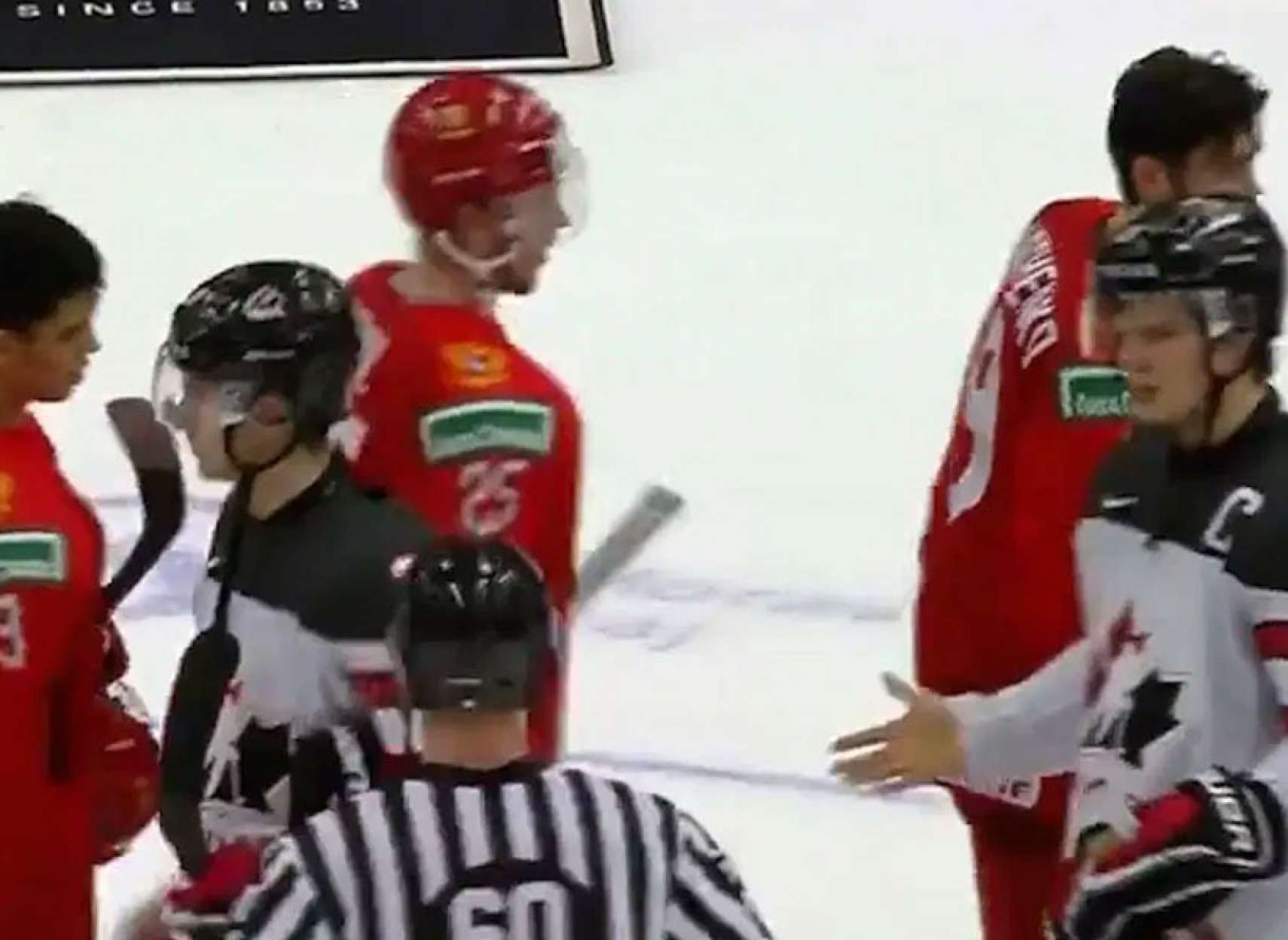 اخبار-کانادا-عذرخواهی-کانادا-از-برنداشتن-کلاه-هاکی-حین-پخش-سرود-ملی-روسیه