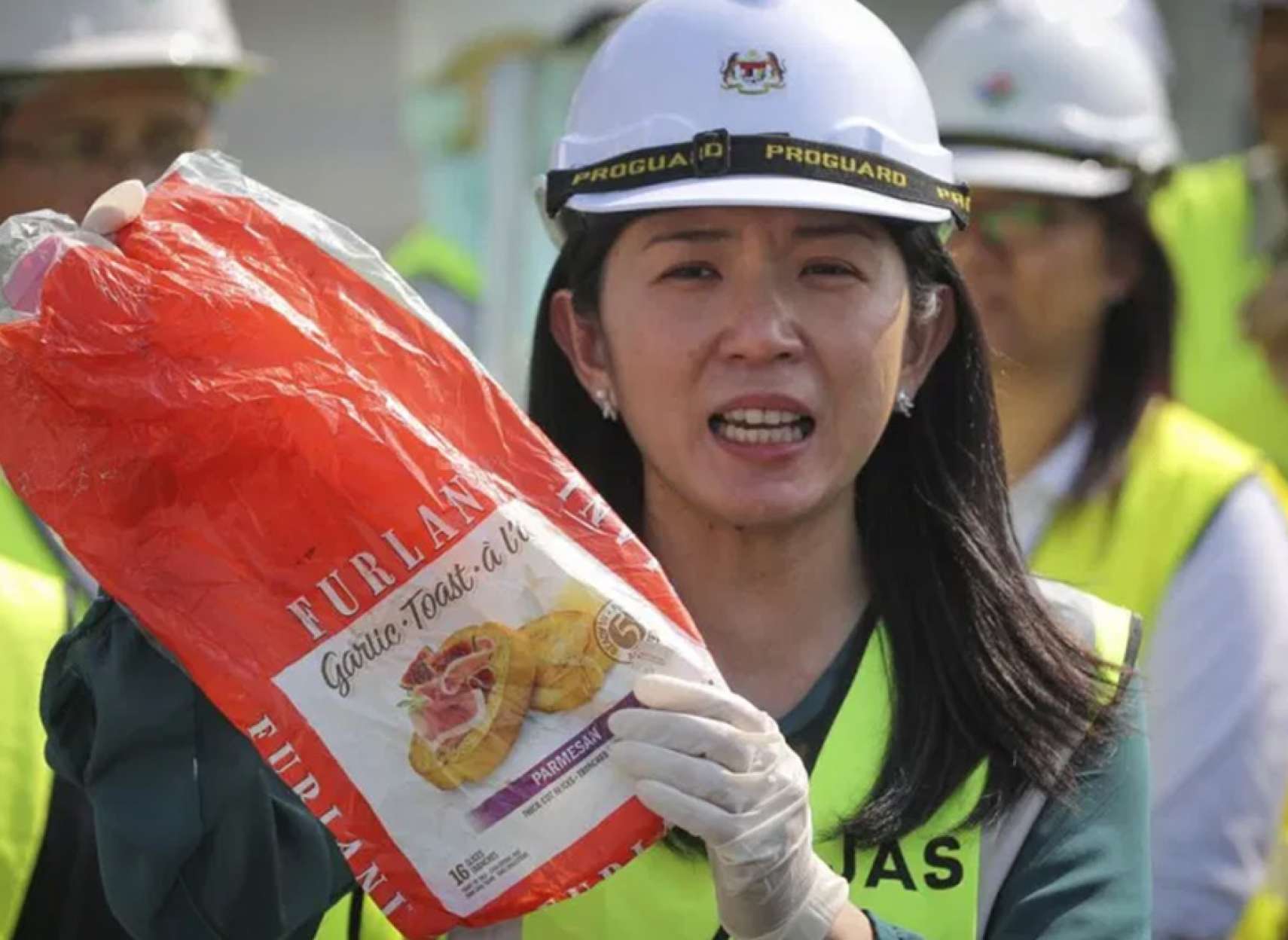 اخبار-کانادا-مالزی-بدون-اعلان-جنگ-زباله-های-کانادا-را-پس-فرستاد