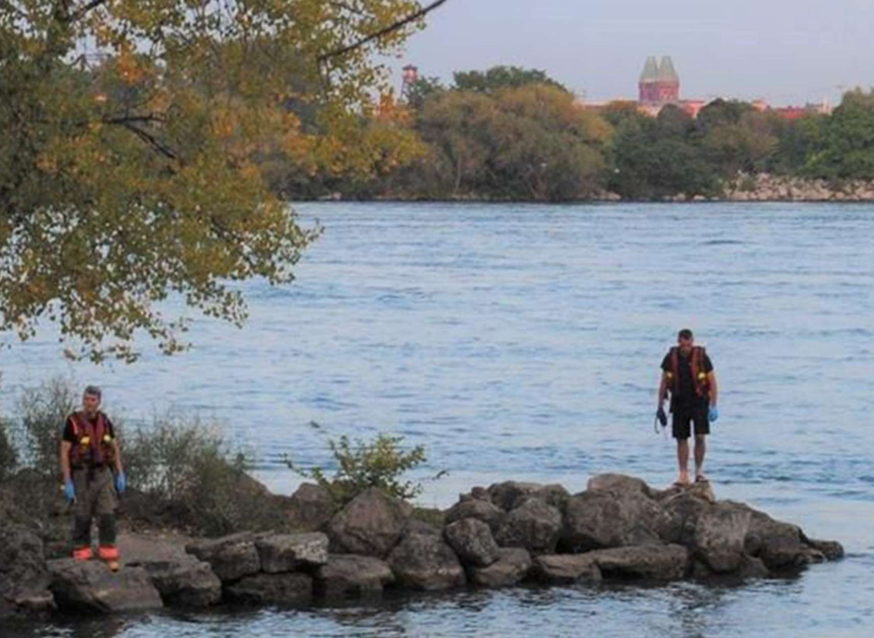 اخبار-کانادا-مرگ-مادری-که-برای-نجات-بچه-5-ساله‌اش-به-درون-آبشار-نیاگارا-پرید