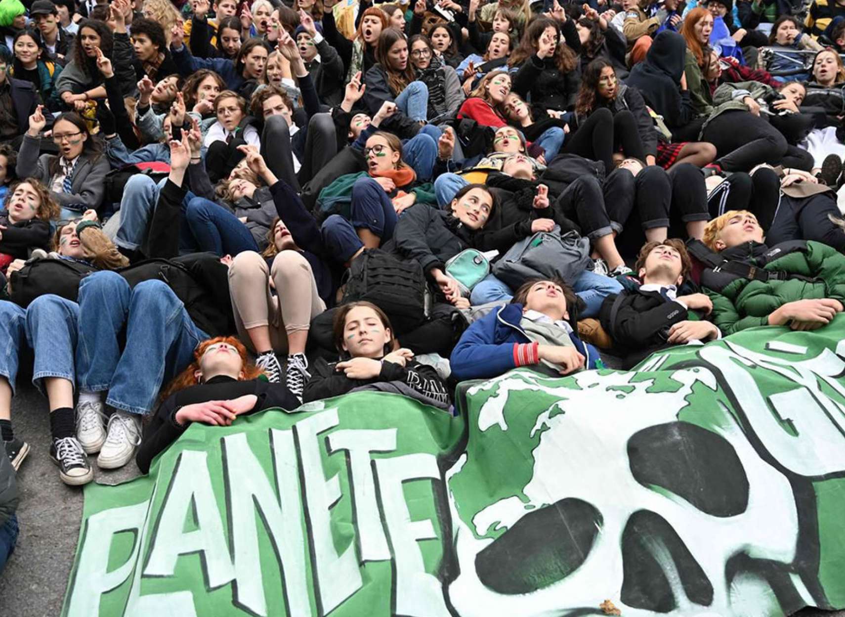 اخبار-کانادا-نوجوانان-دولت-را-بخاطر-کوتاهی-در-تغییرات-اقلیمی-سو-کردند