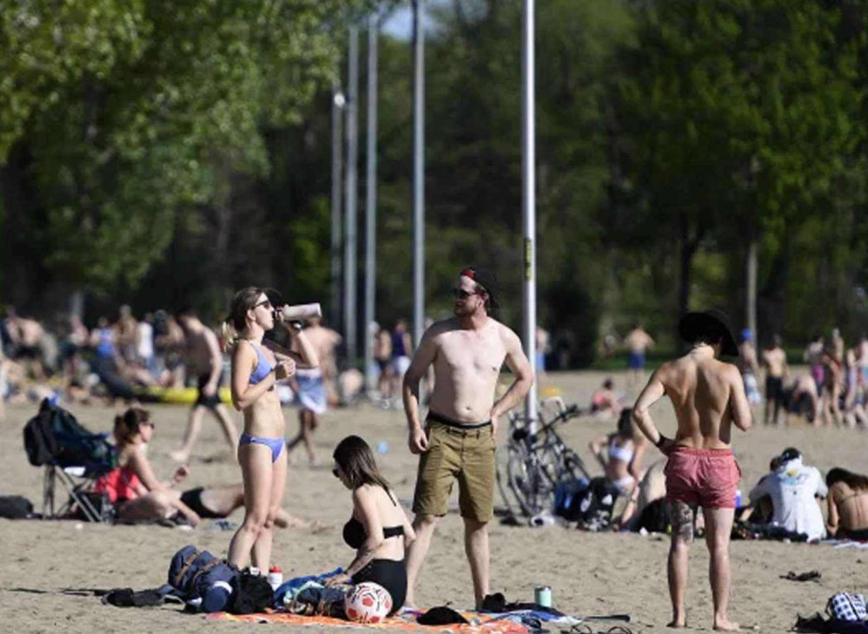 اخبار-کانادا-هجوم-وحشتناک-کانادایی-ها-به-لب-آب-در-روز-ملی-کانادا-با-حداقل-توجه-به-کرونا-اتاوا