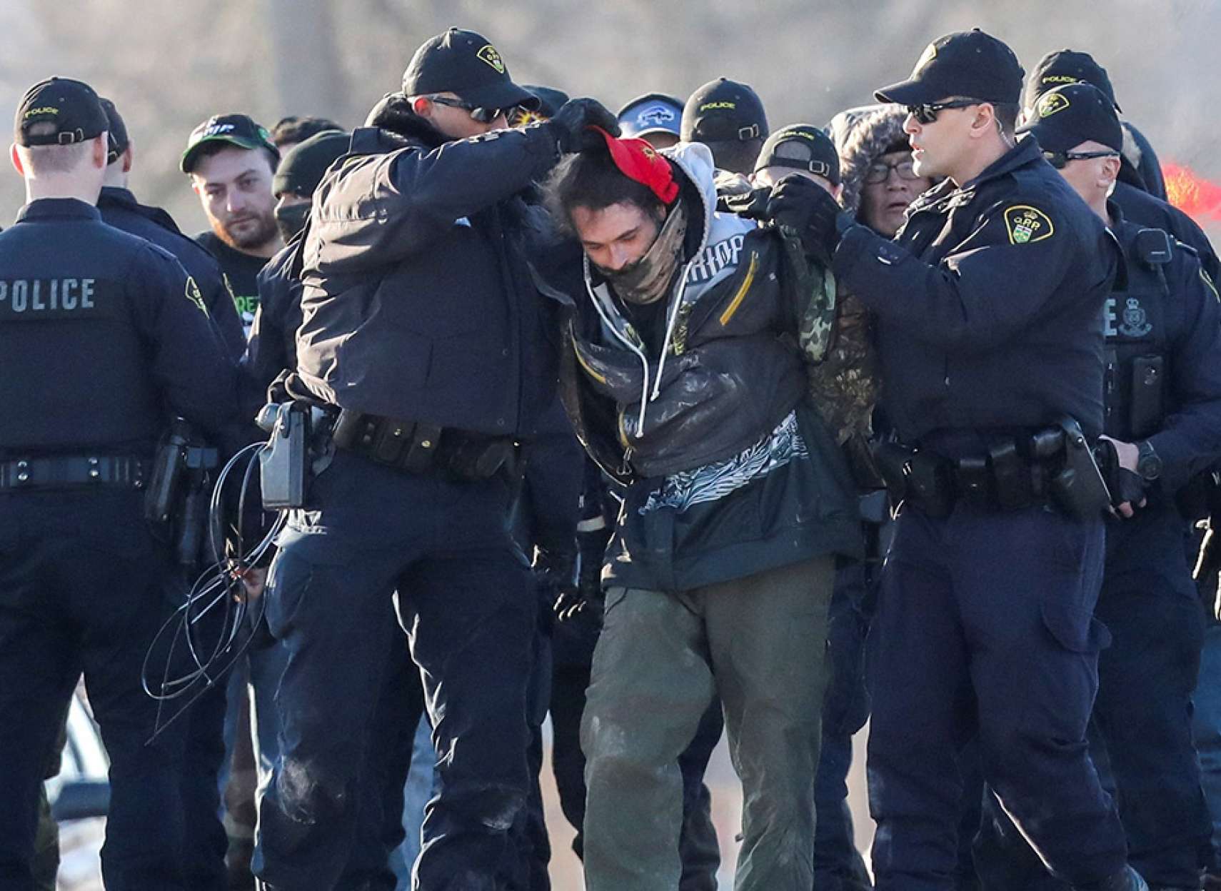 اخبار-کانادا-پلیس-انتاریو-10-بومی-سد-کننده-راه-آهن-را-دستگیر-کرد-روسای-بومیان-با-دولت-دیدار-می-کنند