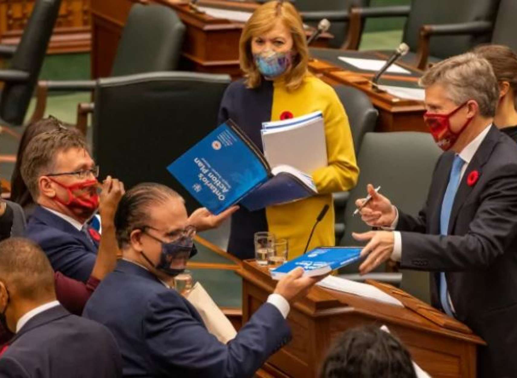 کاهش- مالیات-مشاغل-در-اونتاریو-شامل-چه-مواردی-است- واکنش-‌ها-به-تخفیف‌-های-مالیاتی-دولت-اونتاریو