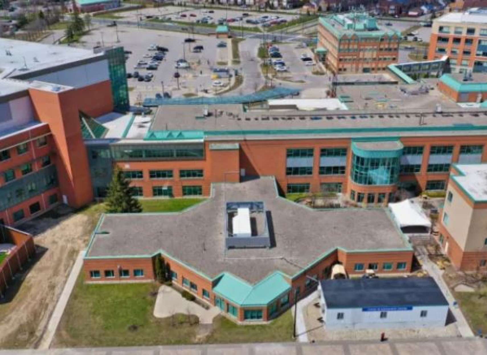 کرونا-یورک-و-ویندزور-اسکس-را-از-دوشنبه-تعطیل-کرد-محدودیت-‌های-منطقه-یورک-و-ویندزور-اسکس- چیست- رکورد-شکنی-جدید-ابتلا-به-کرونا-بر-اساس-میانگین-هفت-روزه 