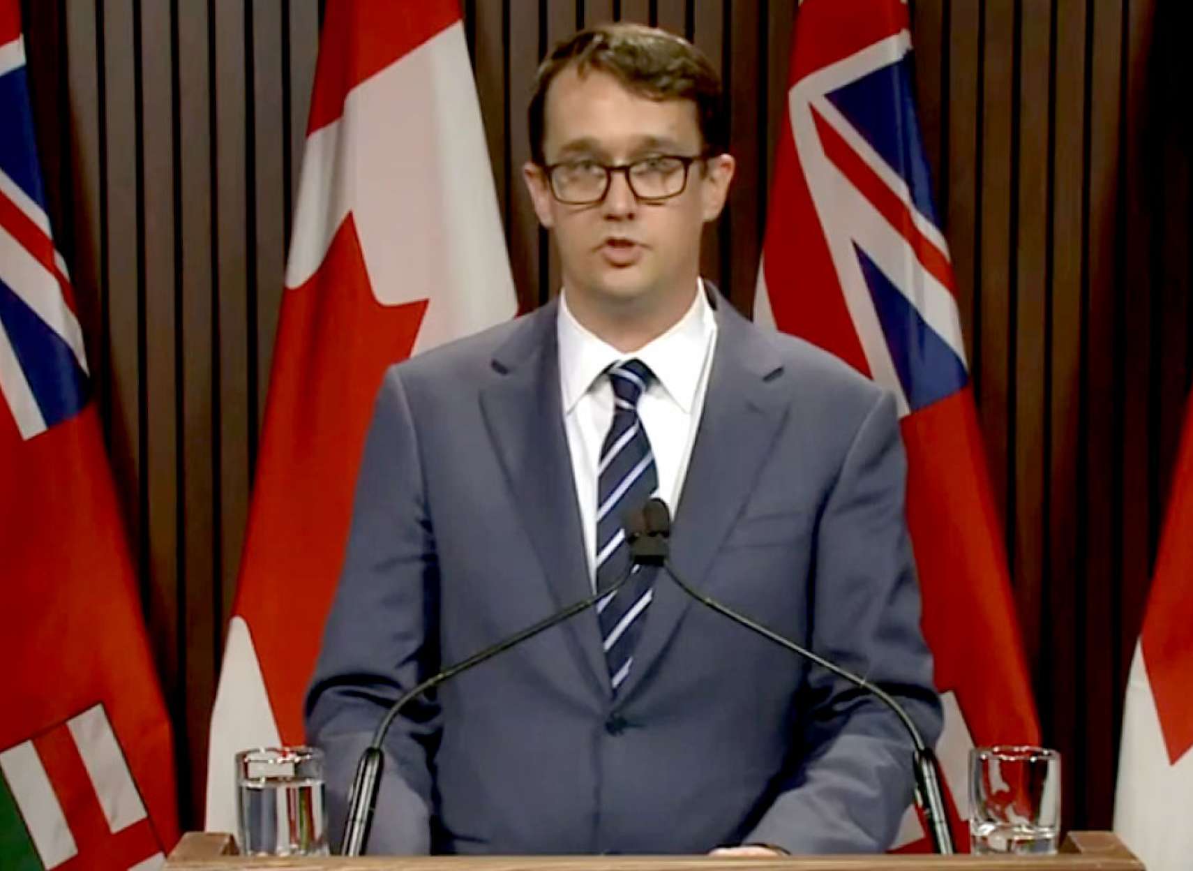 خبر-تورنتو-انتاریو-مهاجران-چند-برابر-مدارک-غیر-کانادایی-به-رسمیت