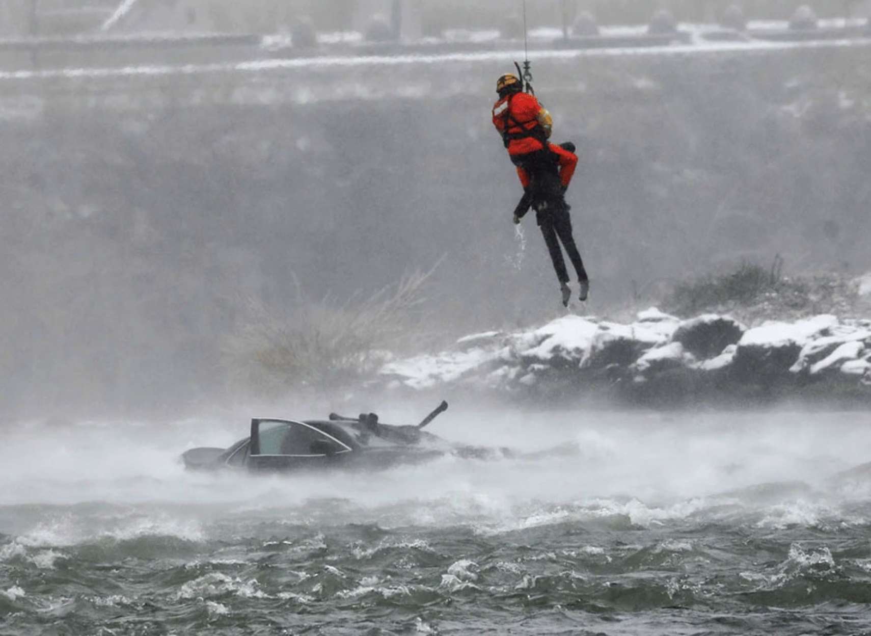 خبر-تورنتو-زنی-که-با-خودرو-خود-به-آبشار-نیاگارا-زد-کشته-شد