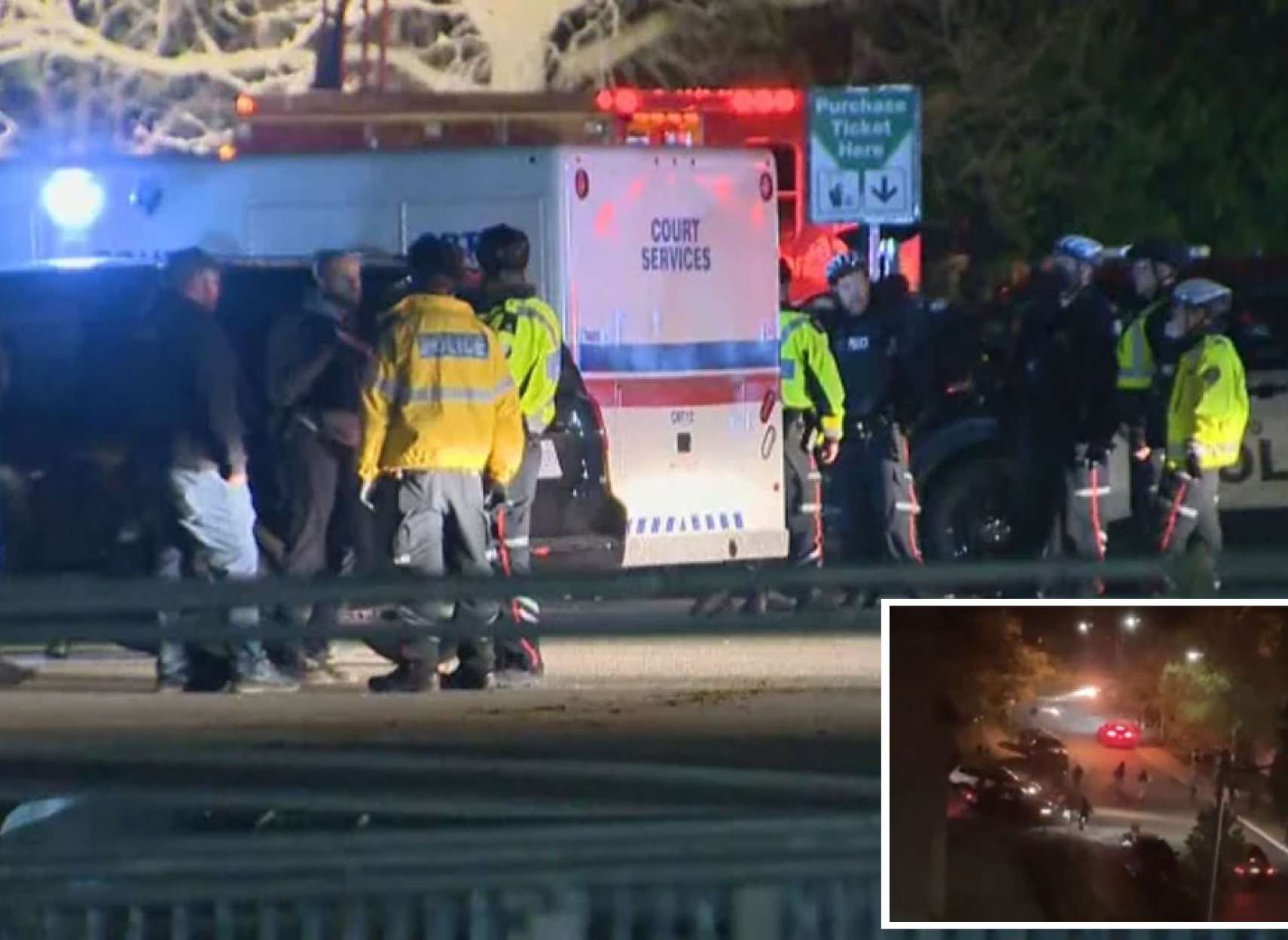 خبر-تورنتو-چاقوکشی-تیراندازی-جشن-تولد-ملکه-انگلیس-سواحل-تورنتو-۱۹-دستگیری-۷-پلیس-مجروح