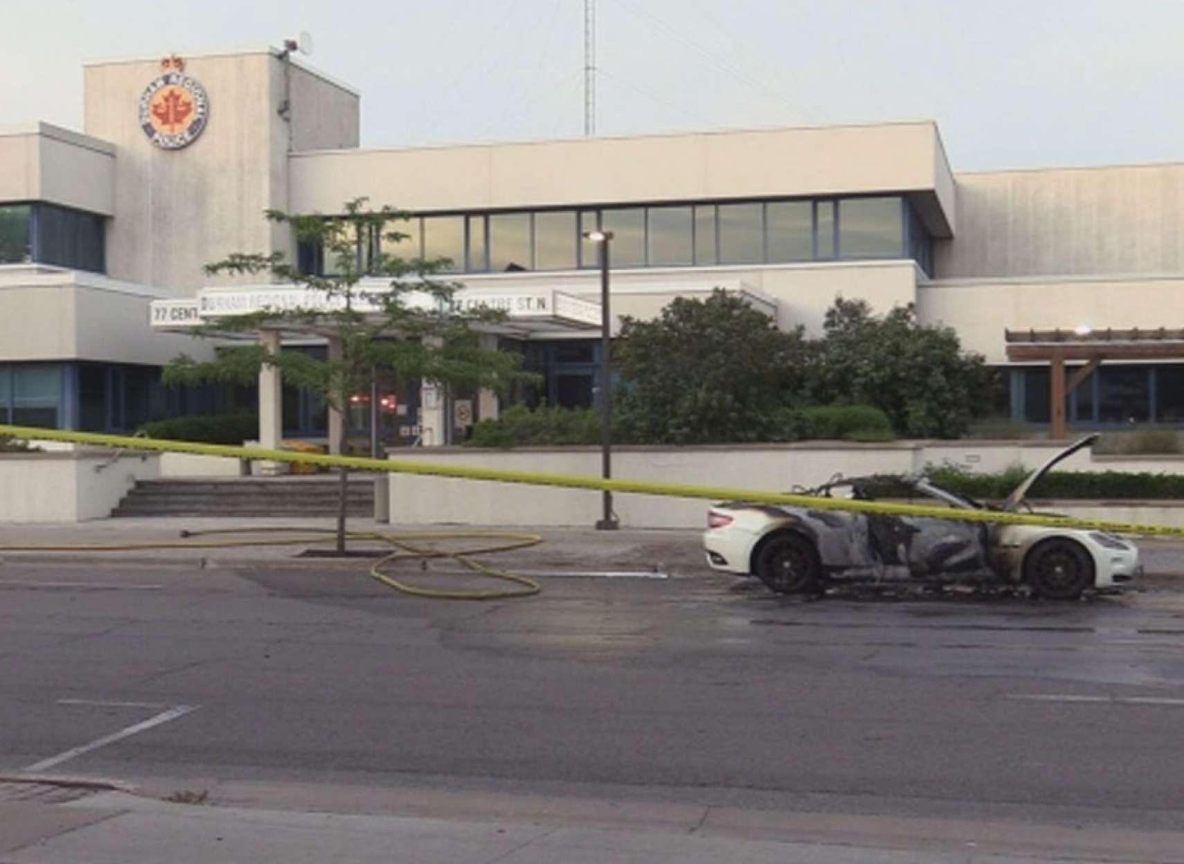 خبر-تورنتو-یک-مرد-یک-خودرو-مقابل-اداره-پلیس-منفجر-۲۴-ساله-مقابل-مدرسه-ابتدایی-لخت