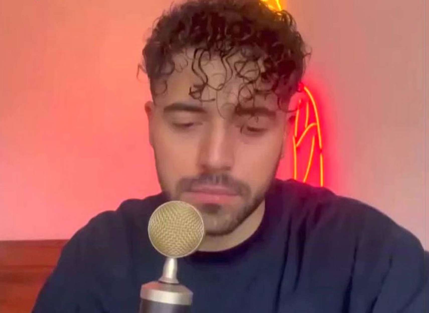 خبر-جهان-جایزه-گِرَمی-آهنگ-برای-شروین-حاجی-پور-۴۸-ساعت-حذف-۴۰-میلیون