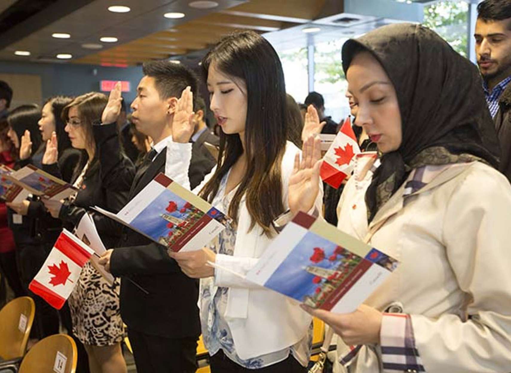 خبر-مهاجرت-تاخیر-در-اداره-مهاجرت-کانادا-پناهندگانی-مدارک-جعلی-اخراج-می-شوند