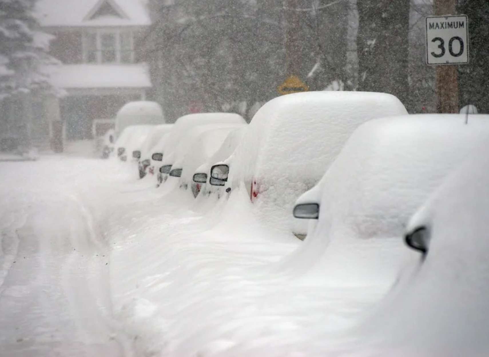 خبر-کانادا-افتضاح-برف-انتاریو-کبک-پُست-مدارس-بزرگراه-بسته-برف-فردا-شب-۳۵-درجه-جمعه