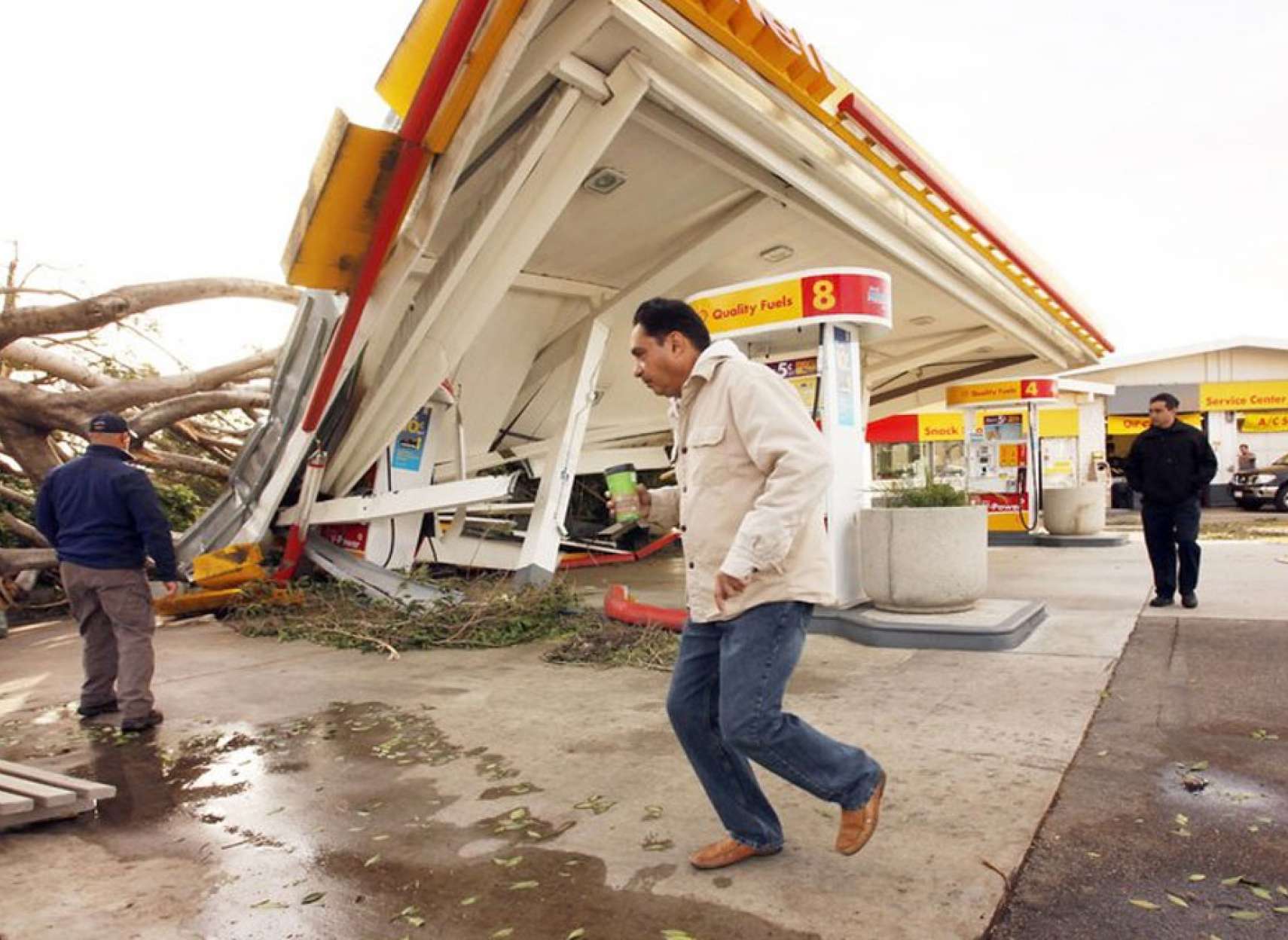 خبر-کانادا-امروز-تورنتو-مونترال-باد-۹۰-کیلومتر-دمای-۱۷-درجه-سیل-بنزین-۱۸۴-سنت