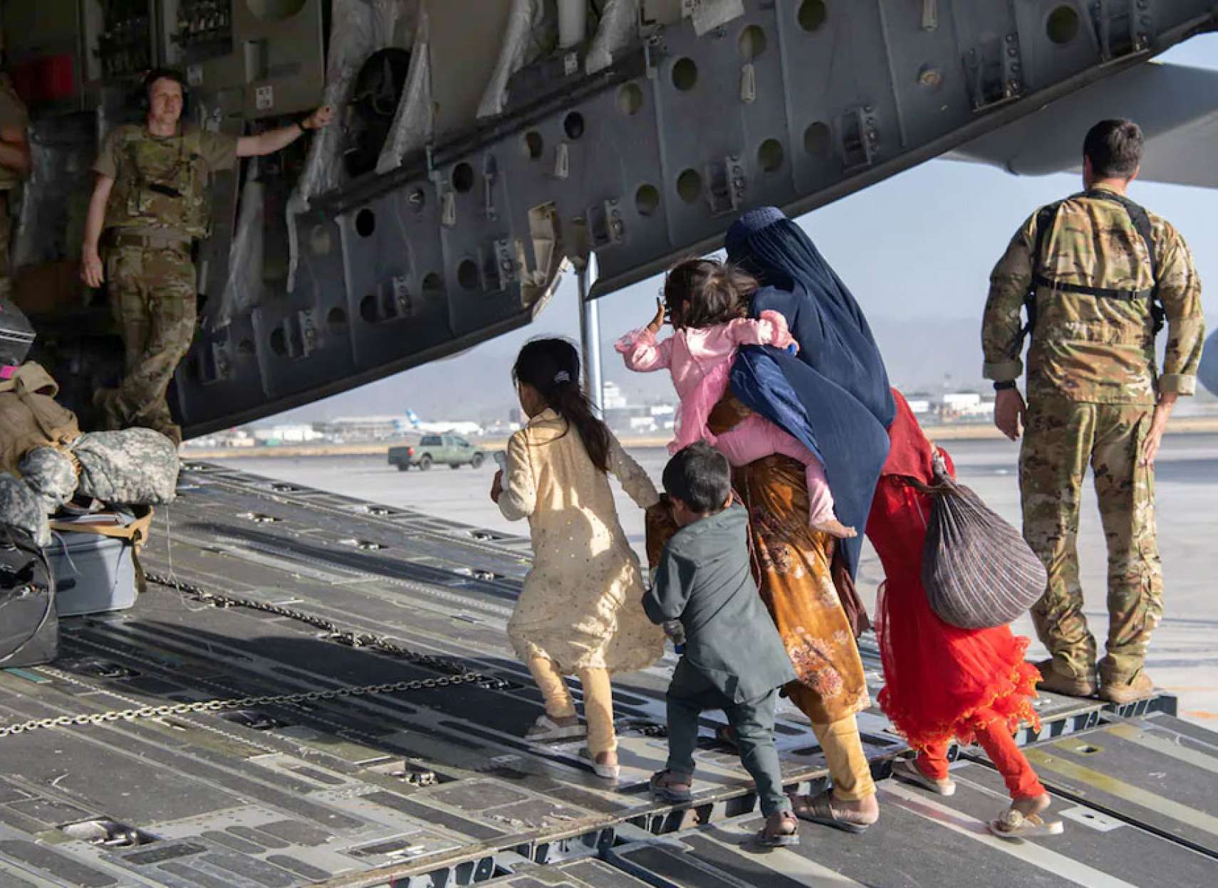 خبر-کانادا-انفجار-آخرین-پرواز-نظامی-کانادا-از-افغانستان-چه-کسانی-جا-ماندند-چه-می-کنند