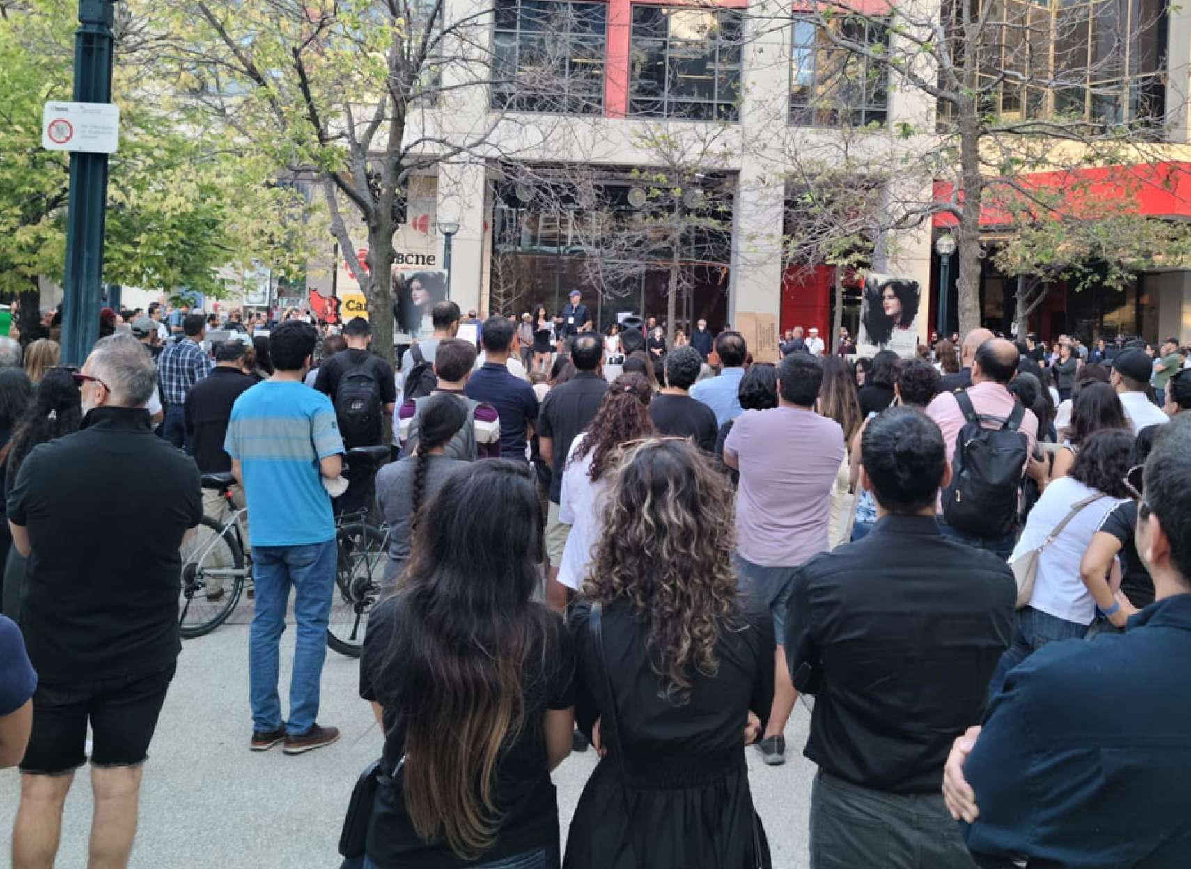 خبر-کانادا-برگزاری-گردهمایی-حمایت-یادبود-مهسا-امینی-در-مرکز-شهر-تورنتو