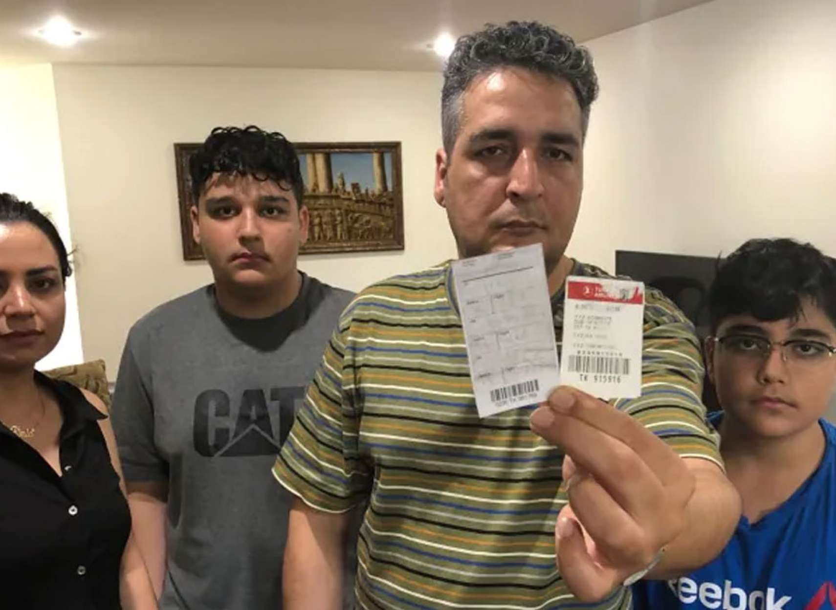 خبر-کانادا-خانواده-عبدالهی-۲-هفته-بازگشت-از-ایران-به-کانادا-هنوز-منتظر-۲-چمدان